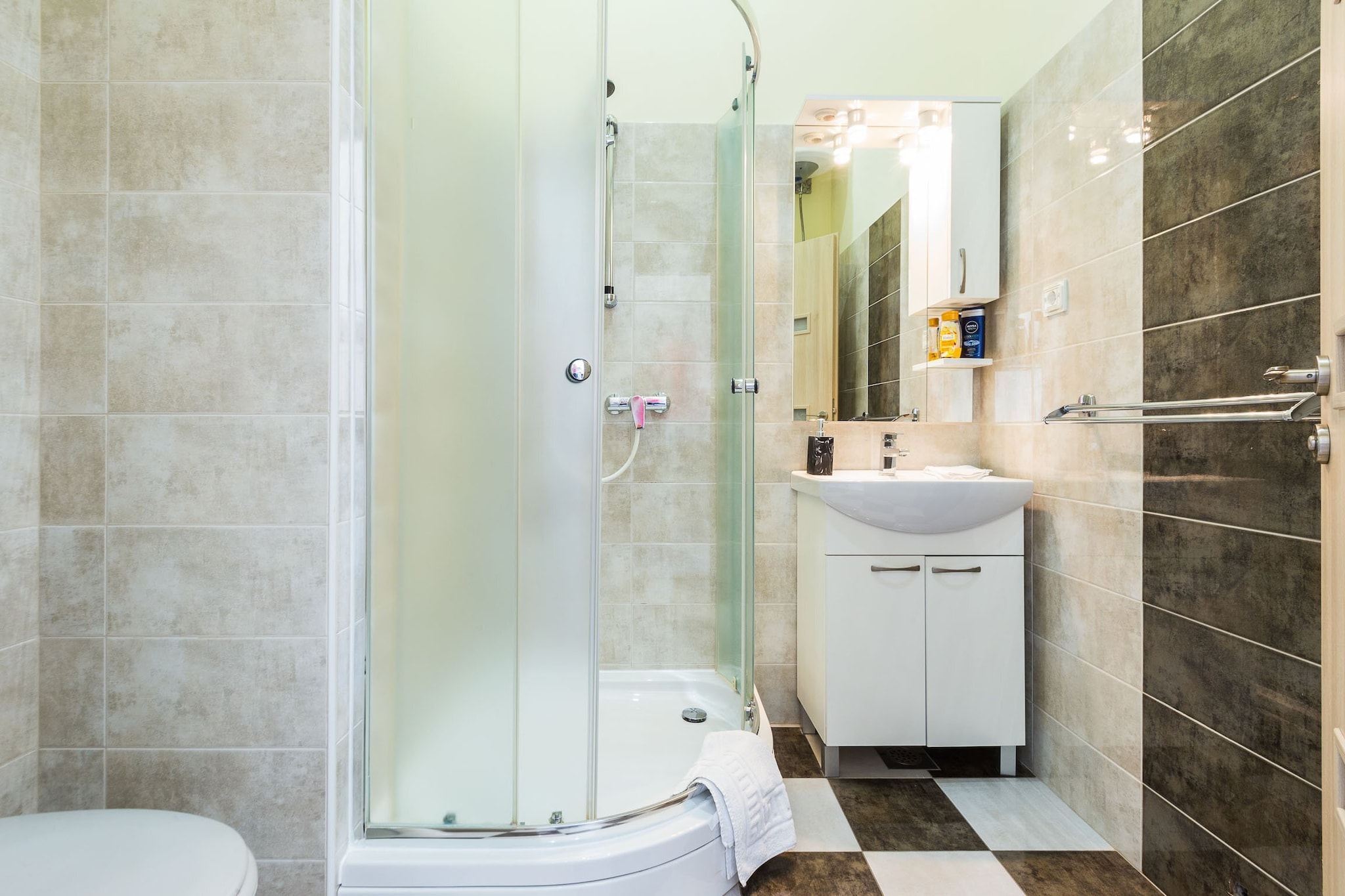 Charming and Historic Old Town Apartments - Studio Apartment-Badezimmer