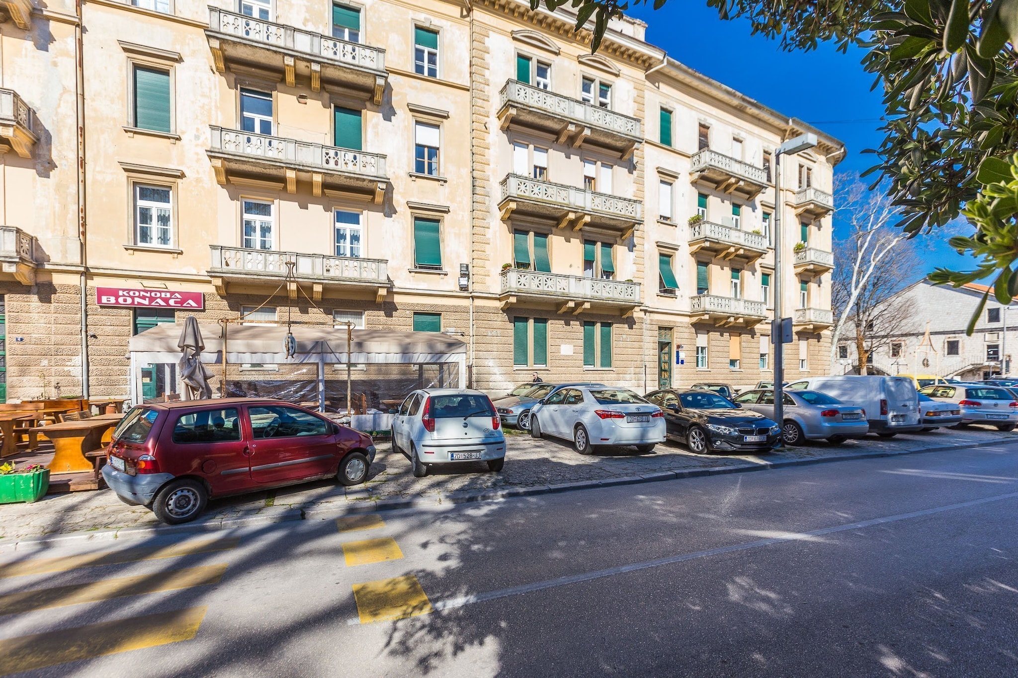 Charming and Historic Old Town Apartments - One Bedroom Apartment