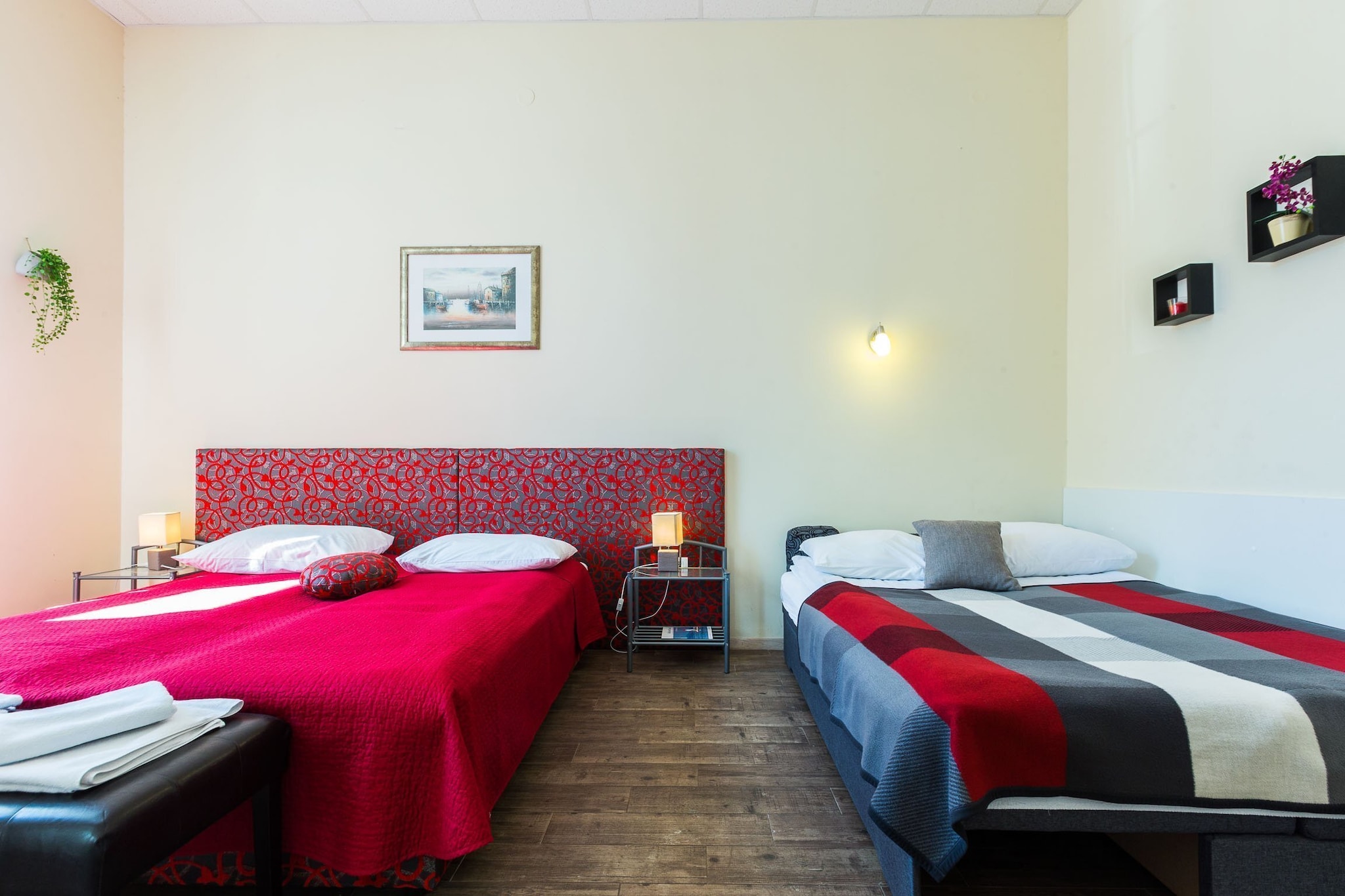 Charming and Historic Old Town Apartments - One Bedroom Apartment-Schlafzimmer