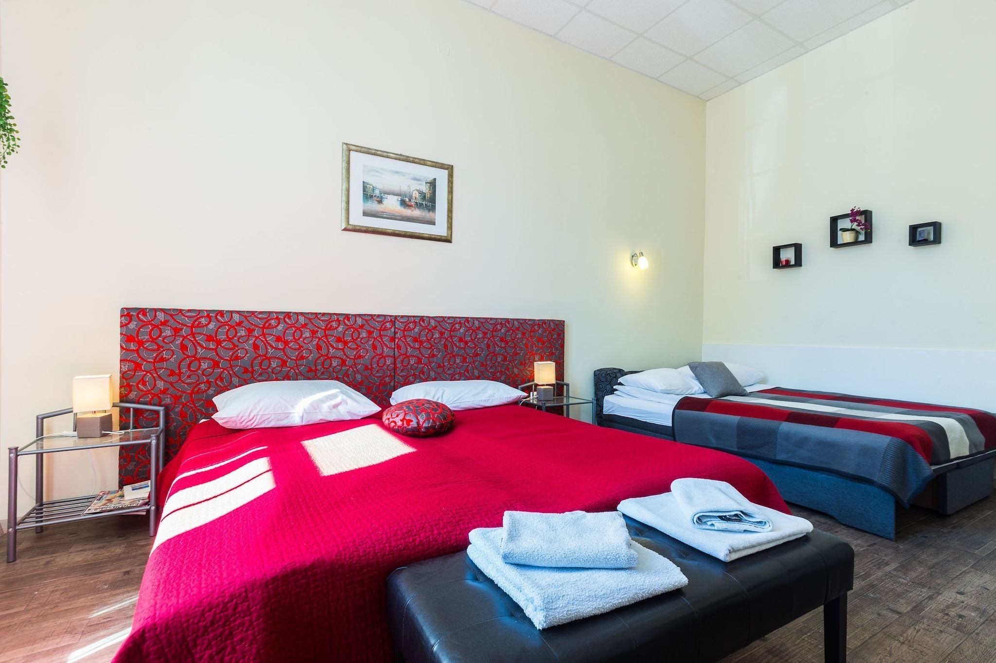 Charming and Historic Old Town Apartments - One Bedroom Apartment-Schlafzimmer