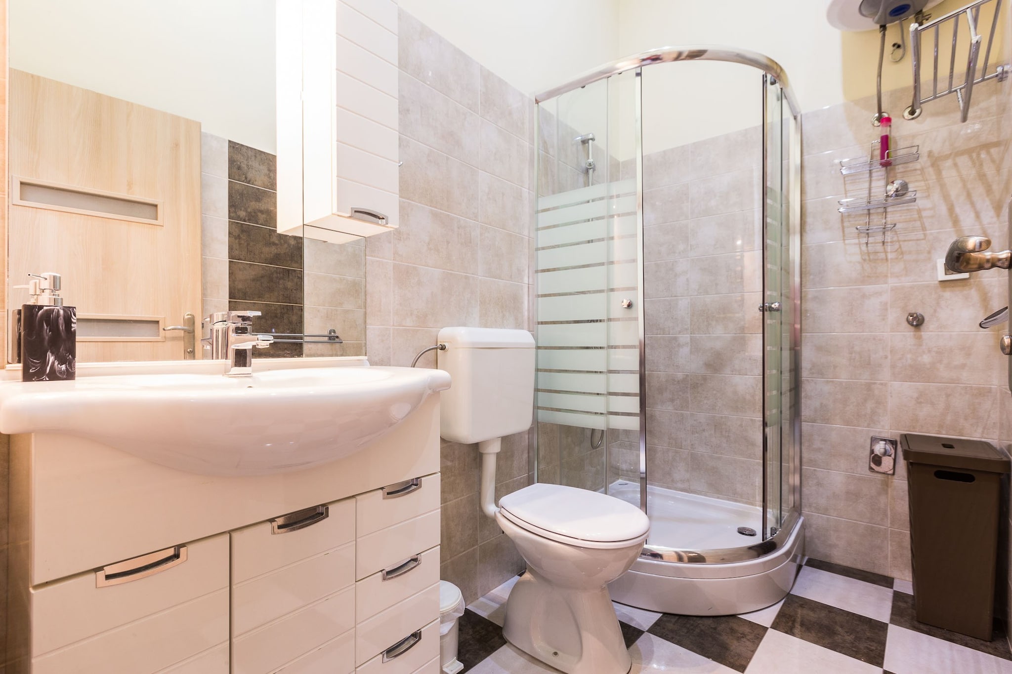 Charming and Historic Old Town Apartments - One Bedroom Apartment-Badezimmer
