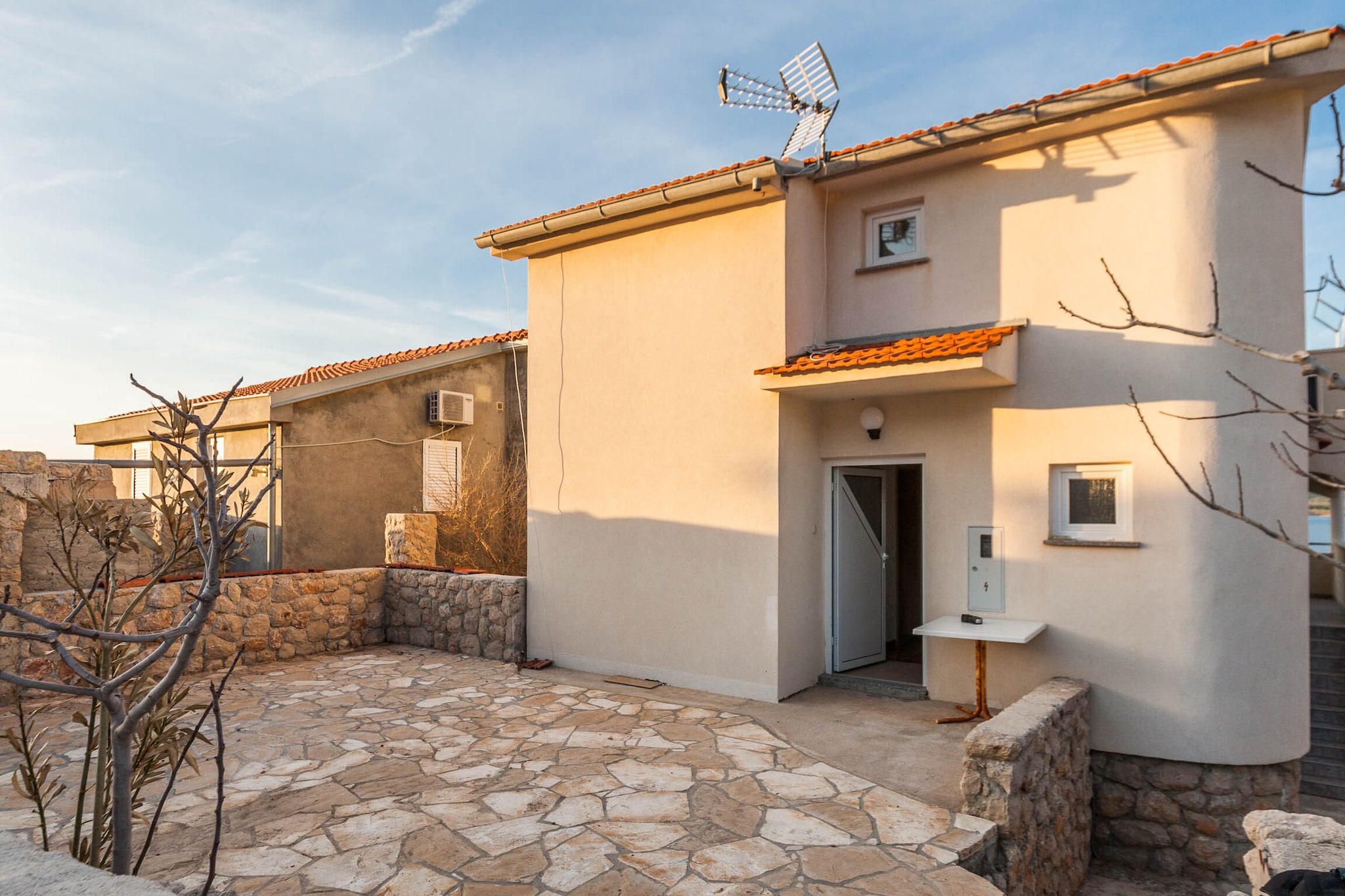 Cozy Apartments in Zadar with Sea and Mountain Views - Studio Apartment (owner 2)-Außenbereich