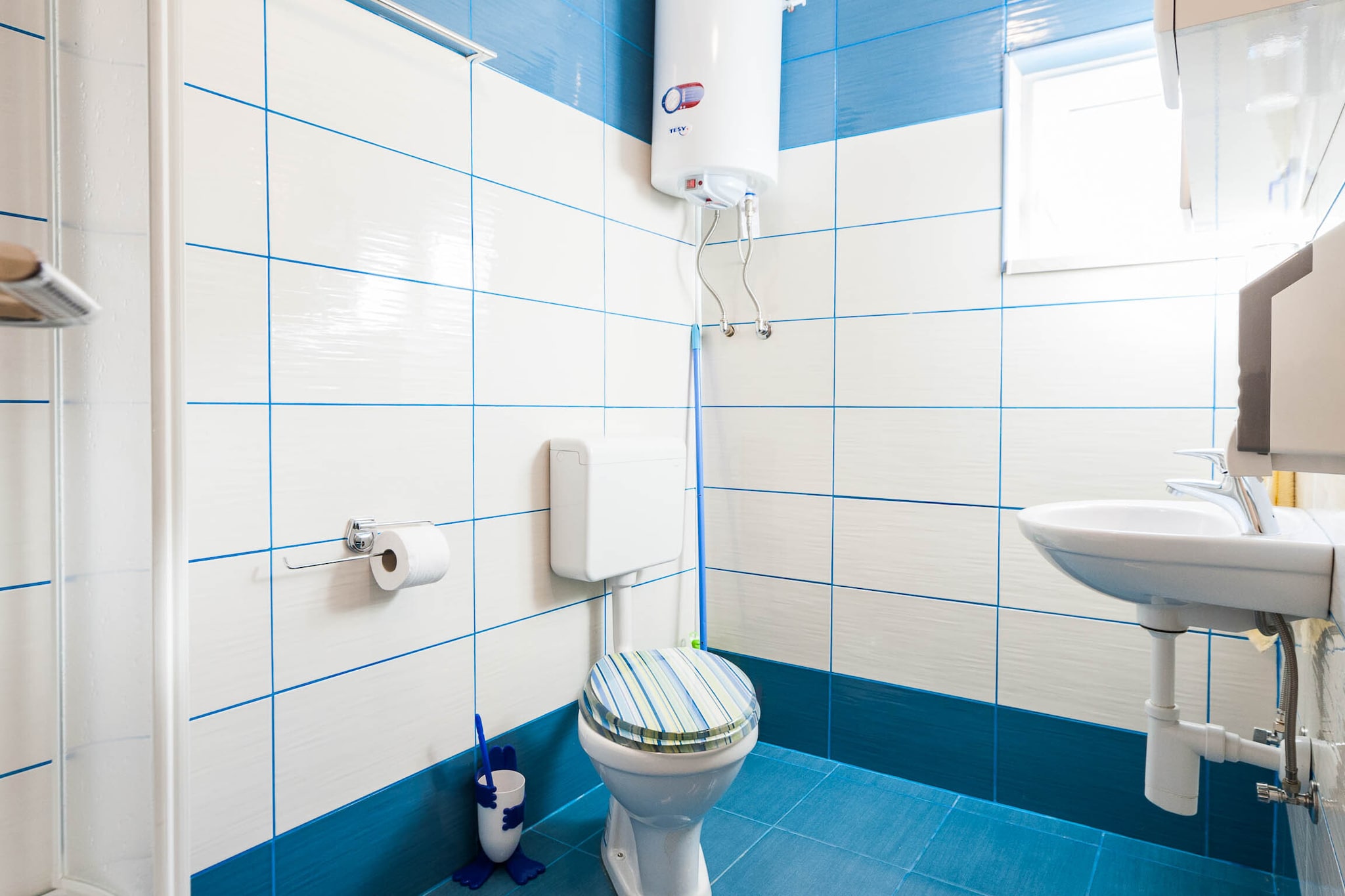 Cozy Apartments in Zadar with Sea and Mountain Views - One Bedroom Apartment with Terrace  (owner 3)-Bathroom