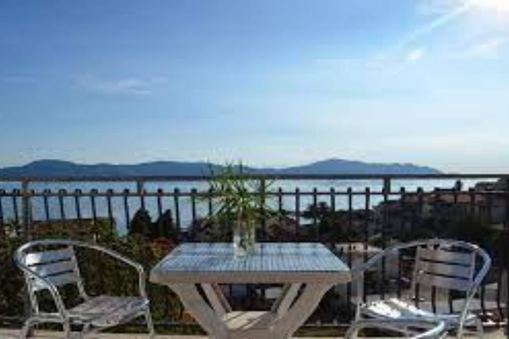 Two Bedroom  Apartment with Terrace and Sea View 4