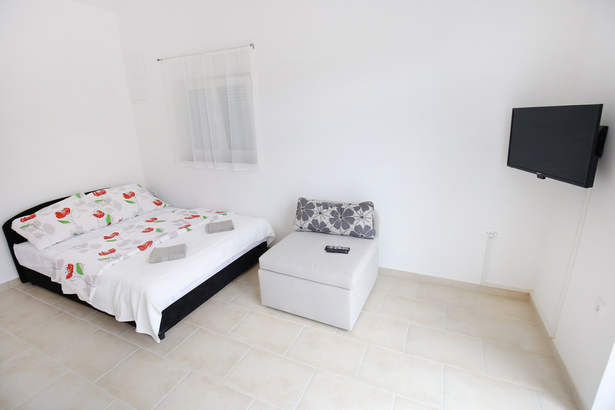 Apartments Kapetan - Comfort Studio Apartment with Terrace-Bedroom