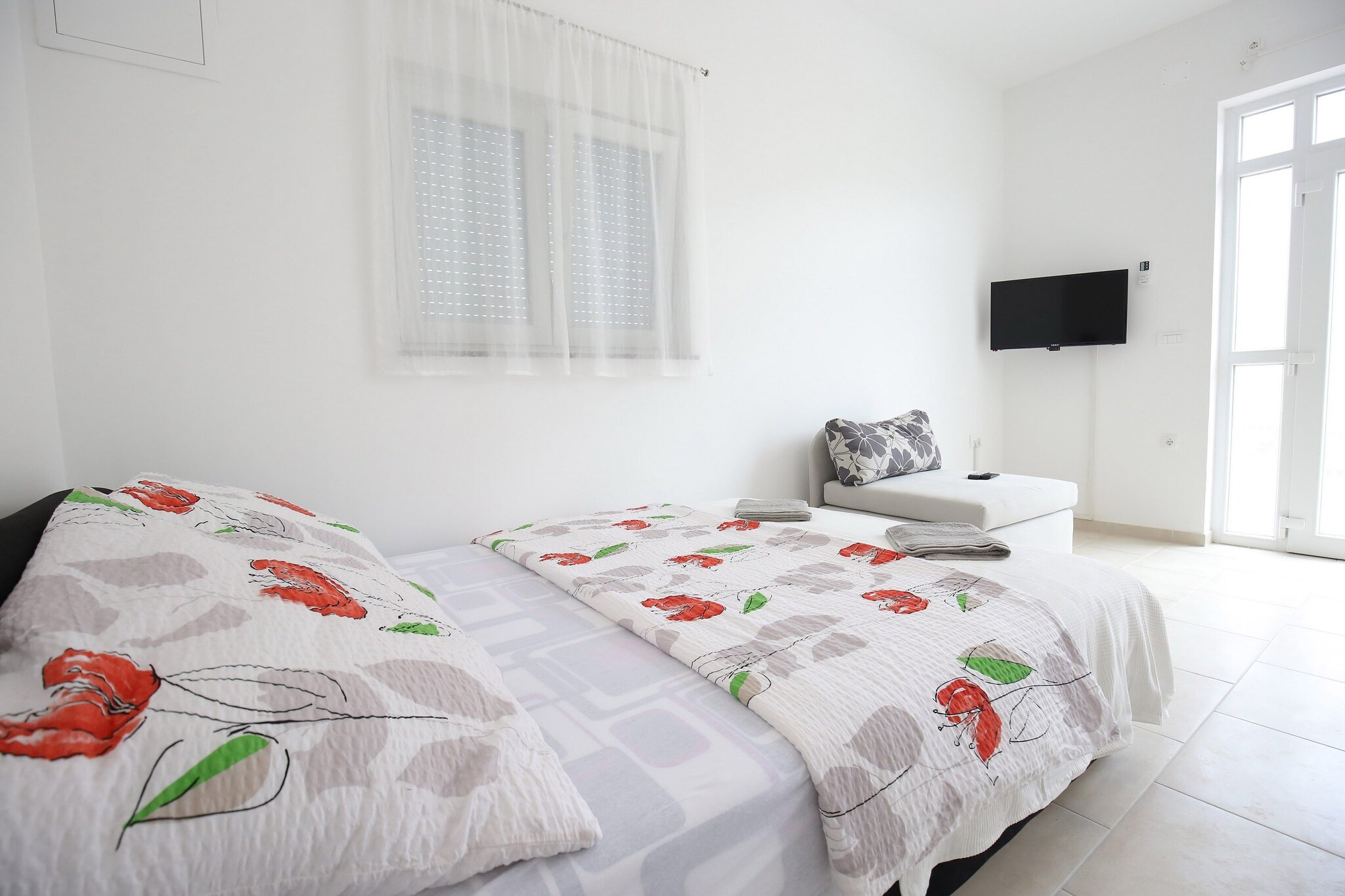 Apartments Kapetan - Comfort Studio Apartment with Terrace-Bedroom