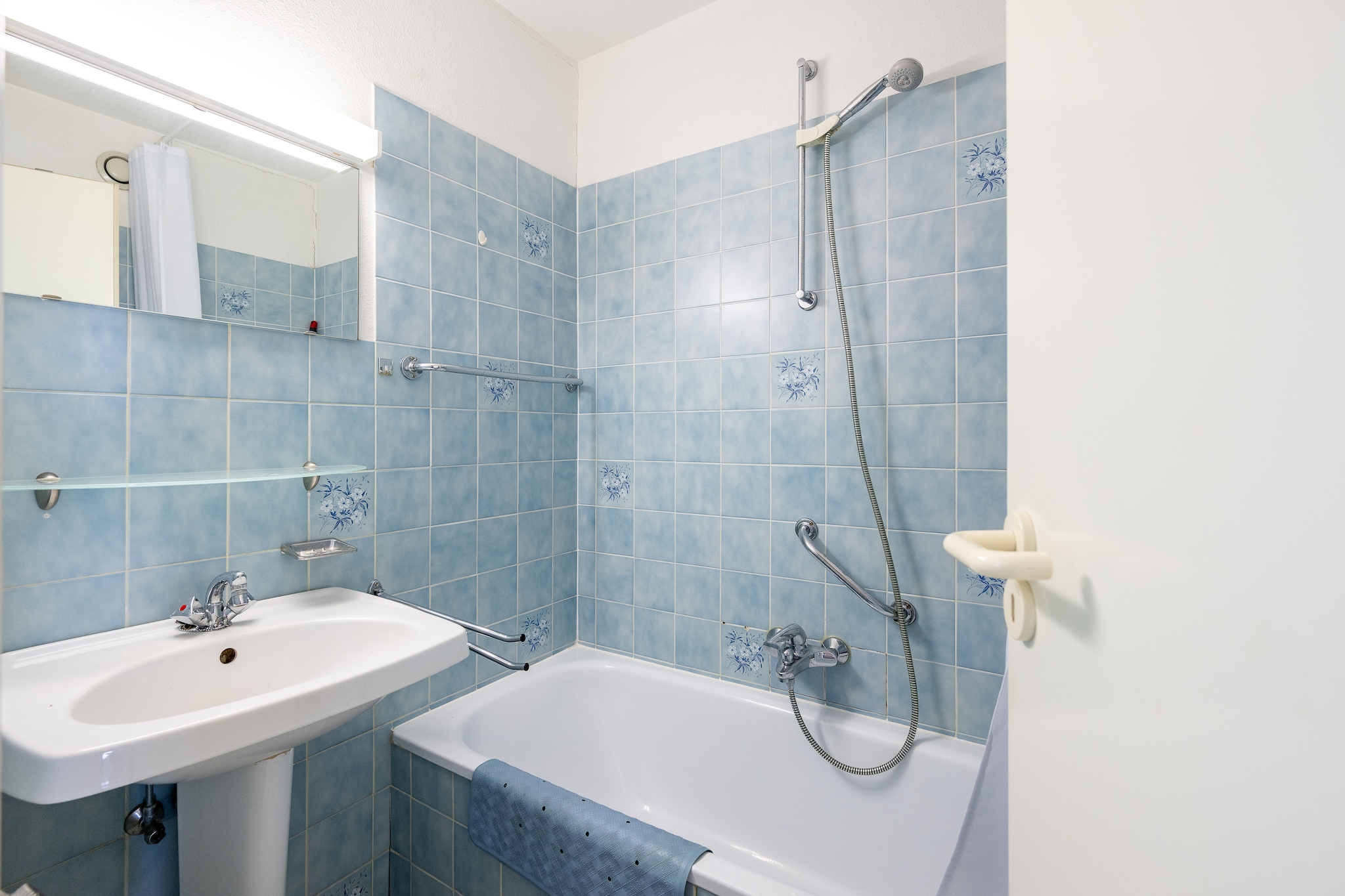 CONTINENTAL E6-Badkamer