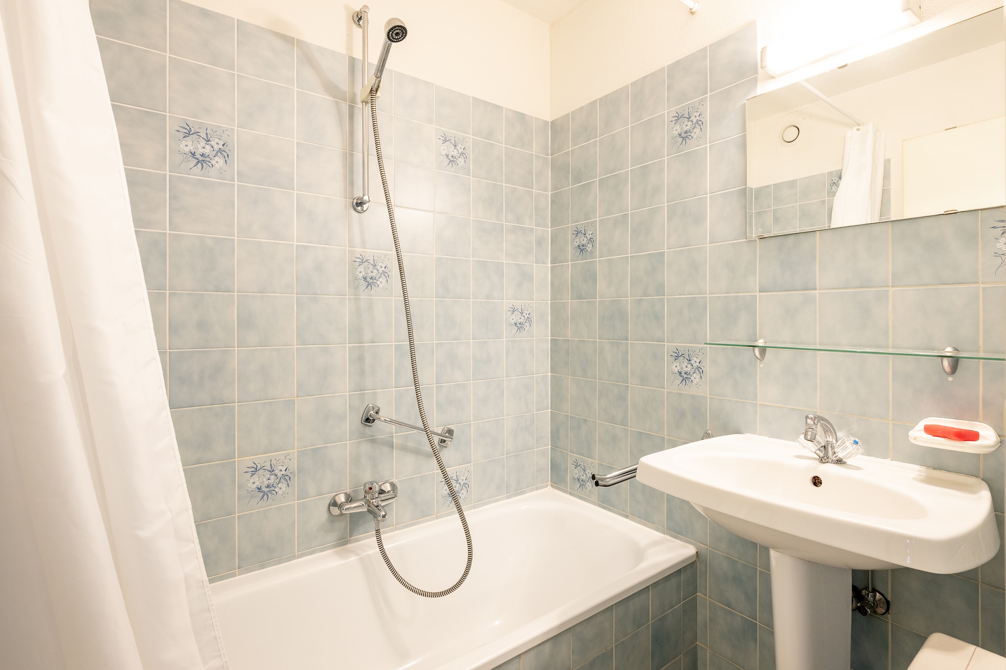 CONTINENTAL F6-Badkamer