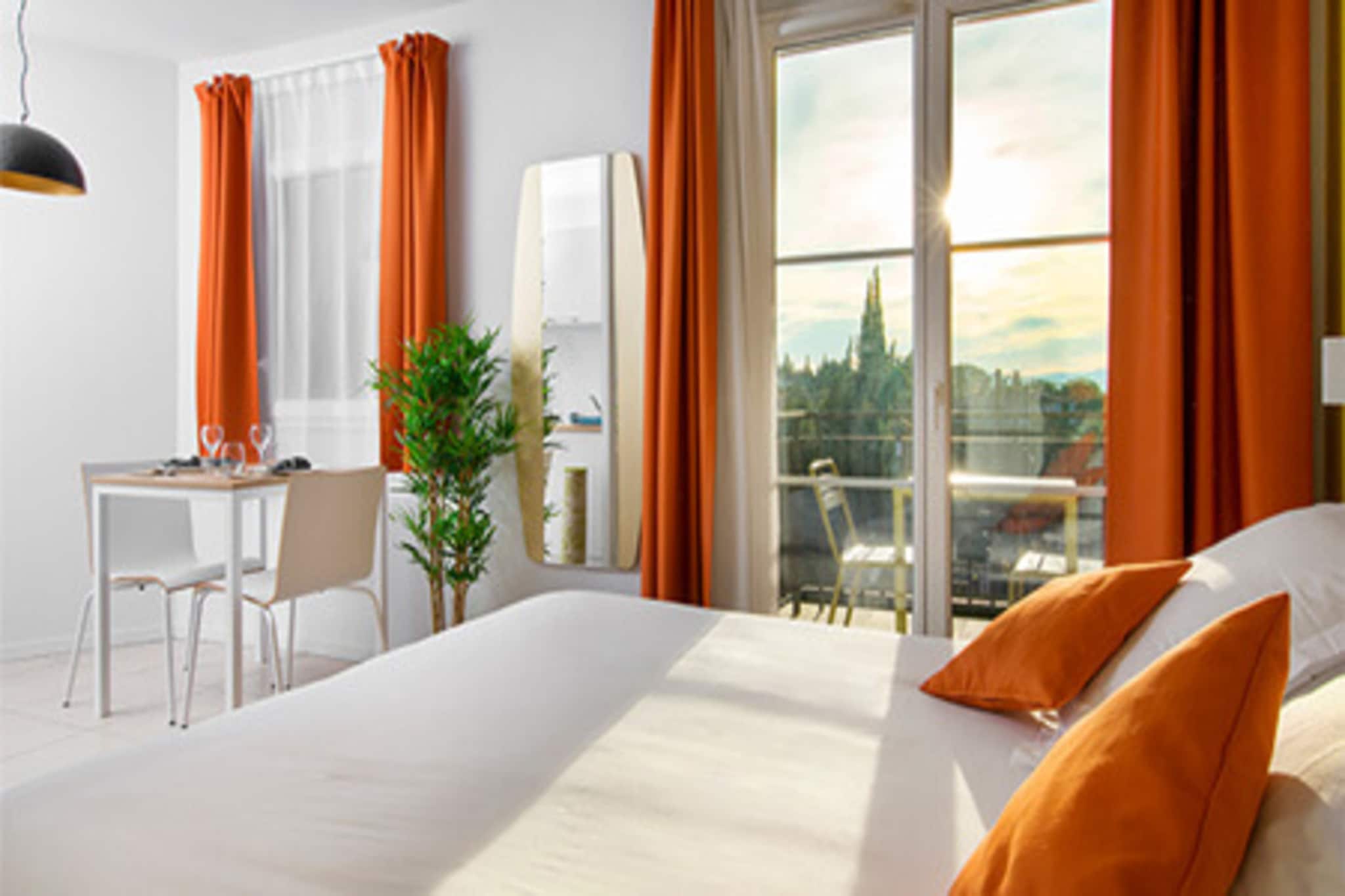 Adonis Mougins T2 - Chambre