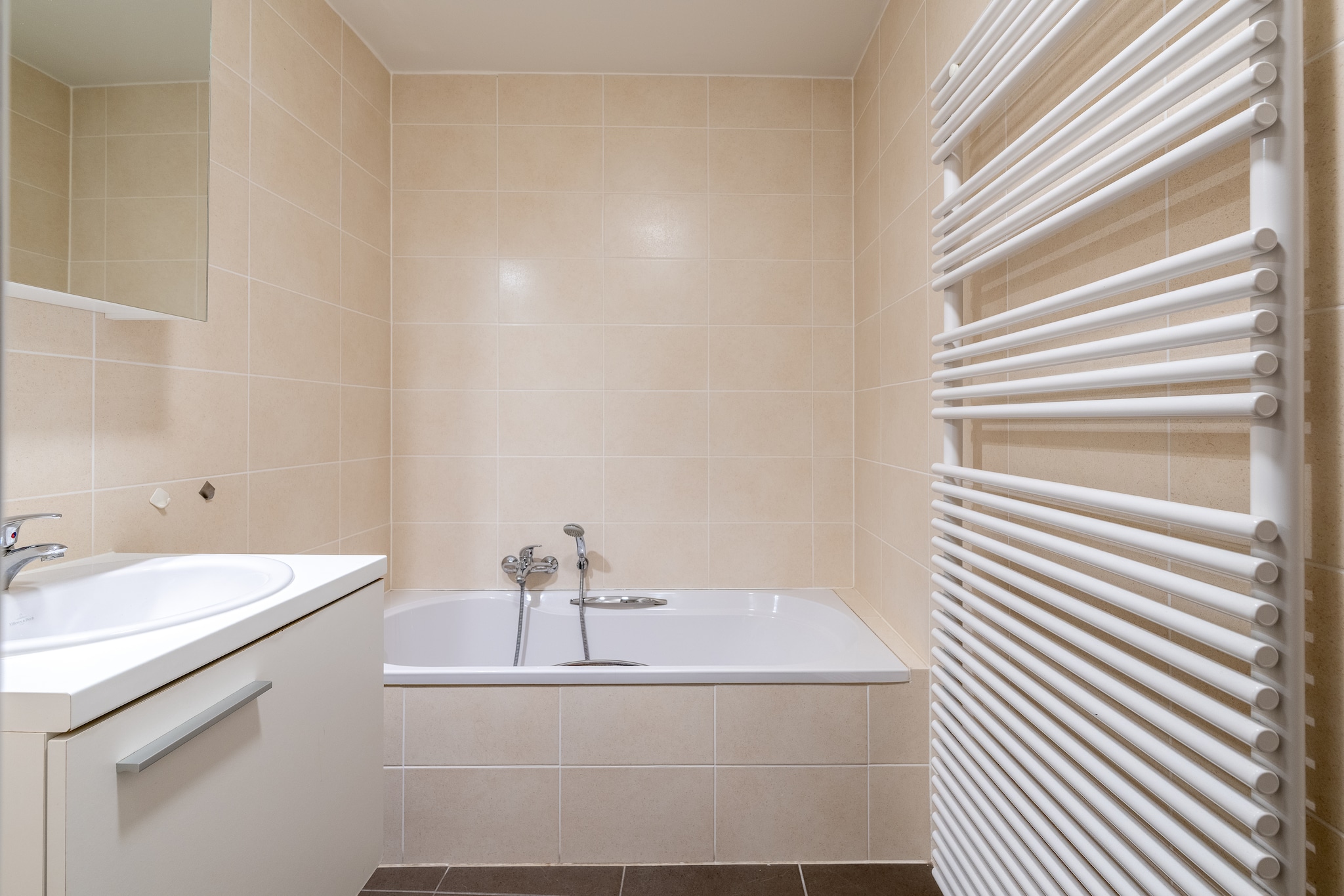 ENSOR I 41-Badezimmer