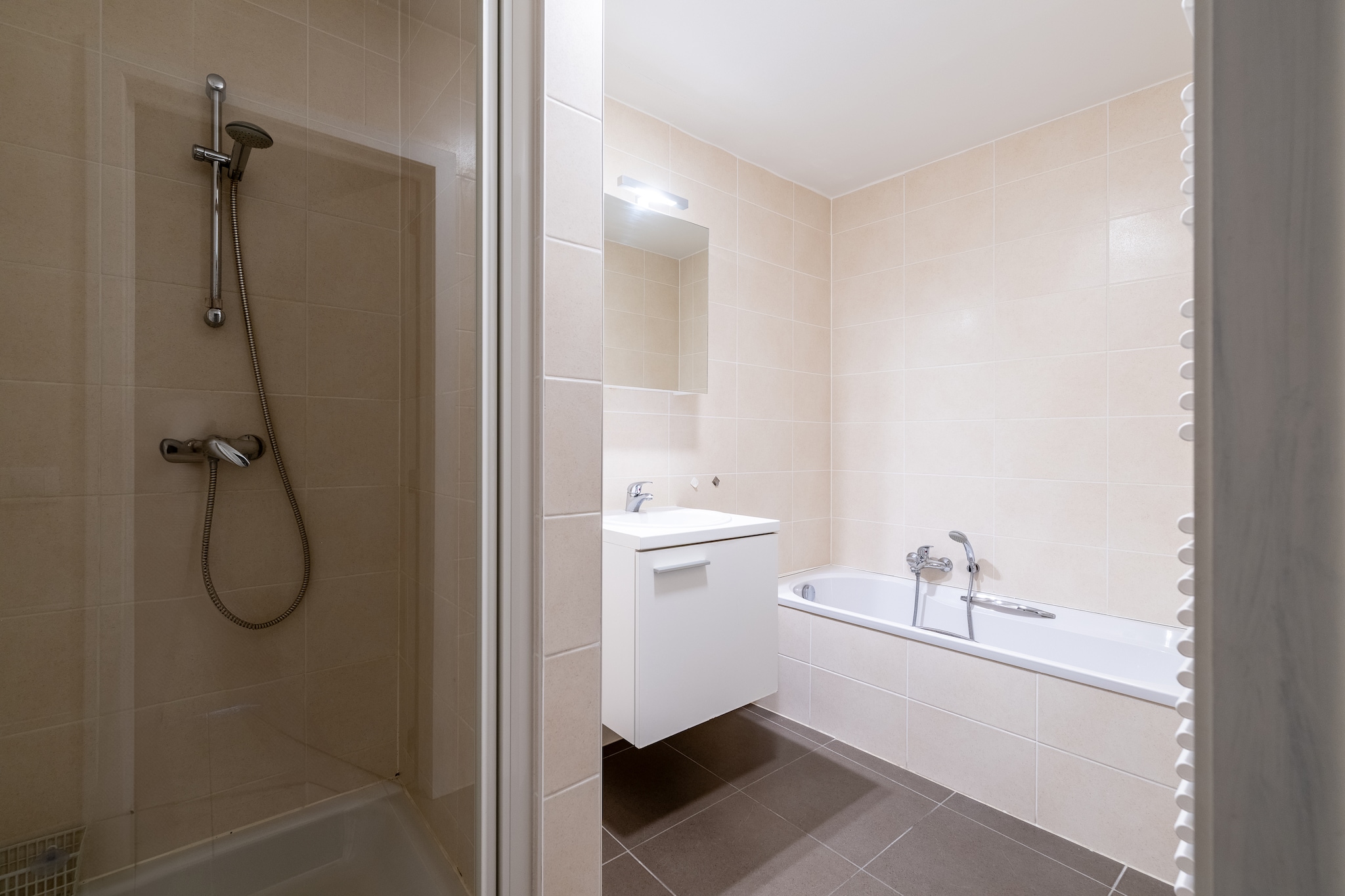 ENSOR I 41-Badezimmer