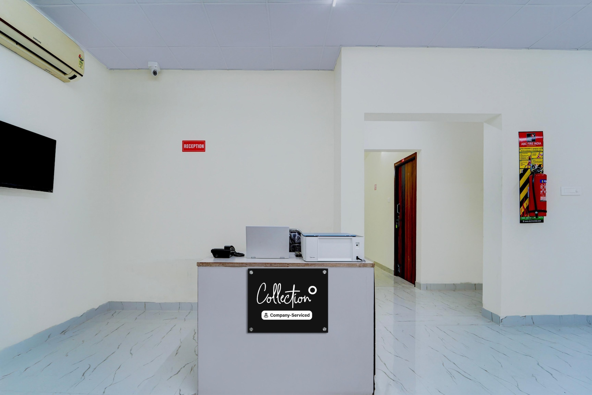 Ground floor: (bedroom(double bed, TV, seating area, air conditioning, Towels incl., telephone), bathroom(bathtub or shower, shower, washbasin, toilet, shampoo, body soap, hot water))