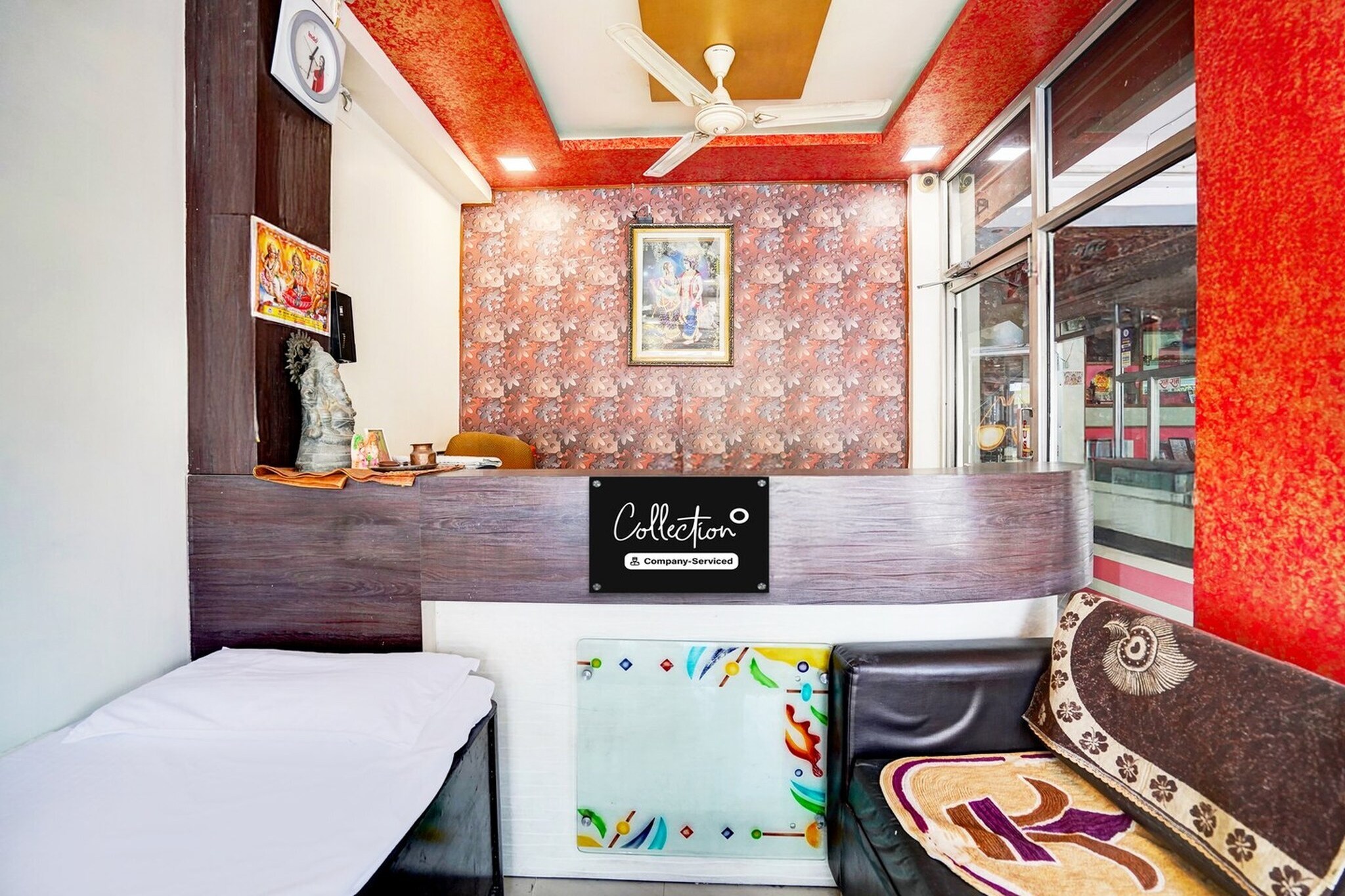 Comfortable Accommodations: Collection O Beawer Road Ajmer Formerly Hotel Gupta Palace in Ajmer offers comfortable rooms with air-conditioning, private bathrooms, work desks, seating areas, free toiletries, showers, tiled floors, and TVs.
Essential Facilities: Guests enjoy free WiFi throughout the property, ensuring connectivity during their stay.
Convenient Location: Located 28 km from Kishangarh Airport, the hotel is 4 km from Ajmer Junction, Ajmer Sharif, and Dargah Sharif. Nearby attractions include Ana Sagar Lake (7 km) and Pushkar Lake (17 km).
Unmarried couples are warmly welcome at this property.
Guests with local ID proof are warmly welcome.
Early Check-In Policy: A full day’s room rate will be charged for check-ins before 6:00 AM. Complimentary early check-in is available between 6:00 AM and 10:00 AM, subject to room availability.
Check-in is only available to guests aged 18 and above. Please provide a government-issued ID to confirm your age.