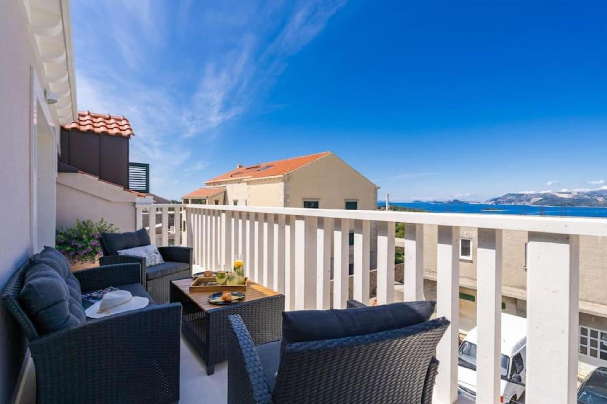 Friends & Family Home - Four Bedrooms Apartment-Terrasse