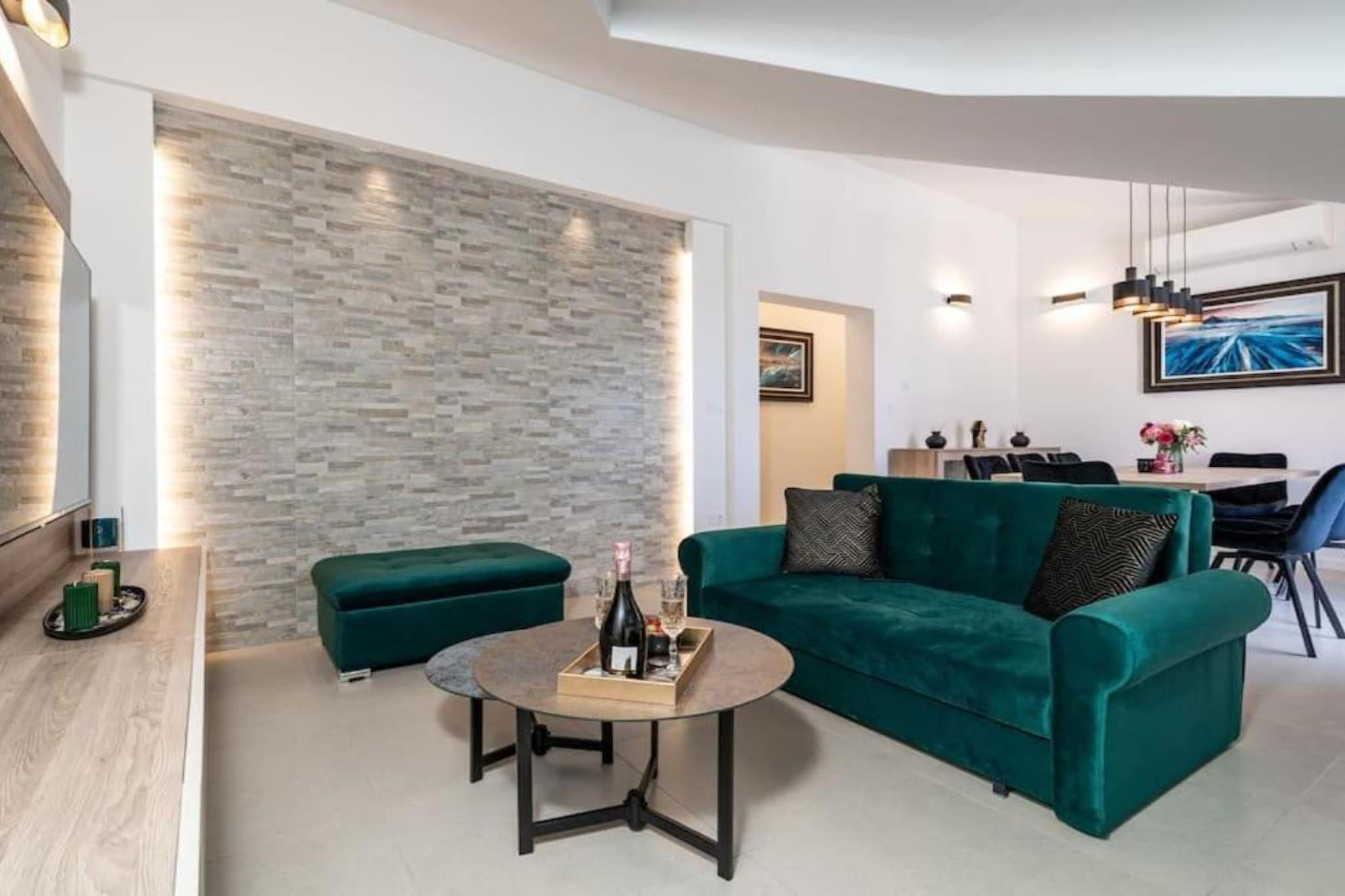 Friends & Family Home - Four Bedrooms Apartment