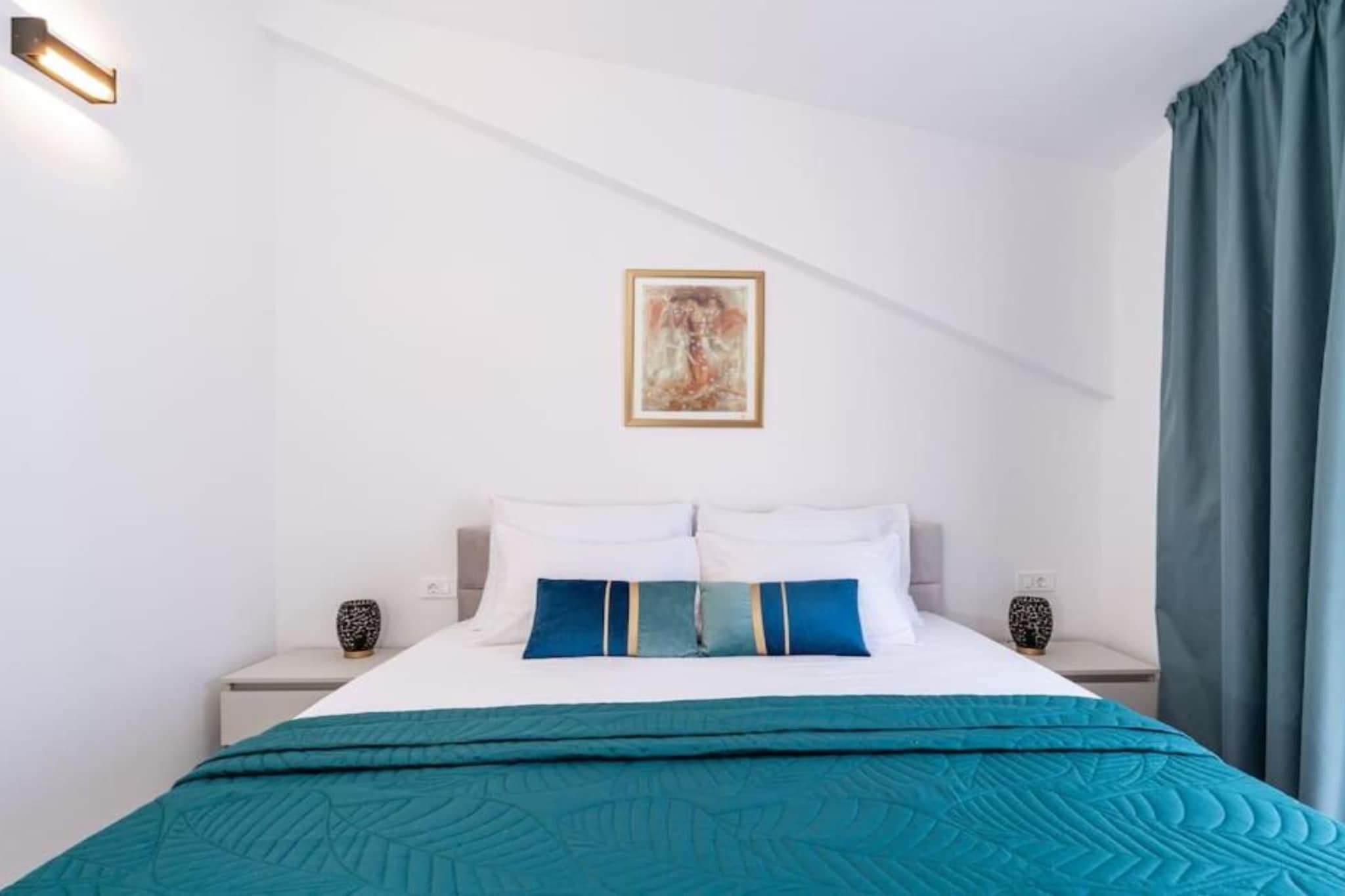Friends & Family Home - Four Bedrooms Apartment-Schlafzimmer