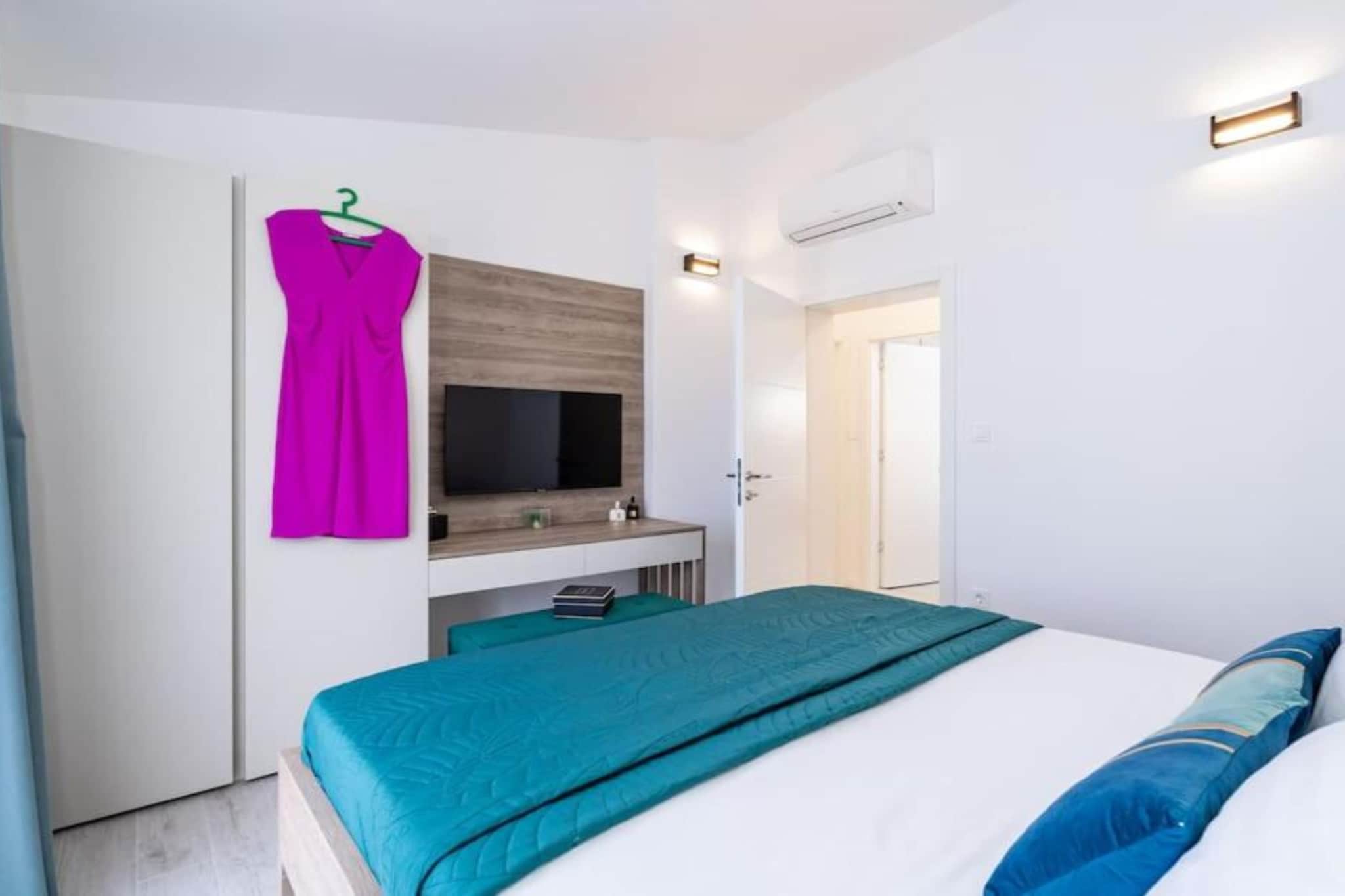 Friends & Family Home - Four Bedrooms Apartment-Schlafzimmer
