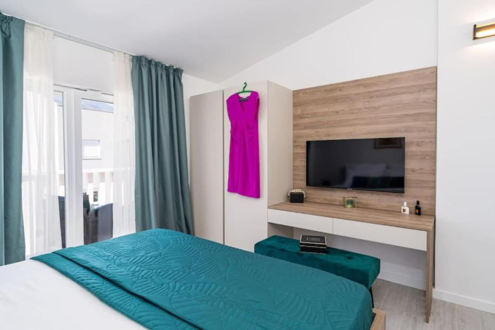 Friends & Family Home - Four Bedrooms Apartment-Schlafzimmer