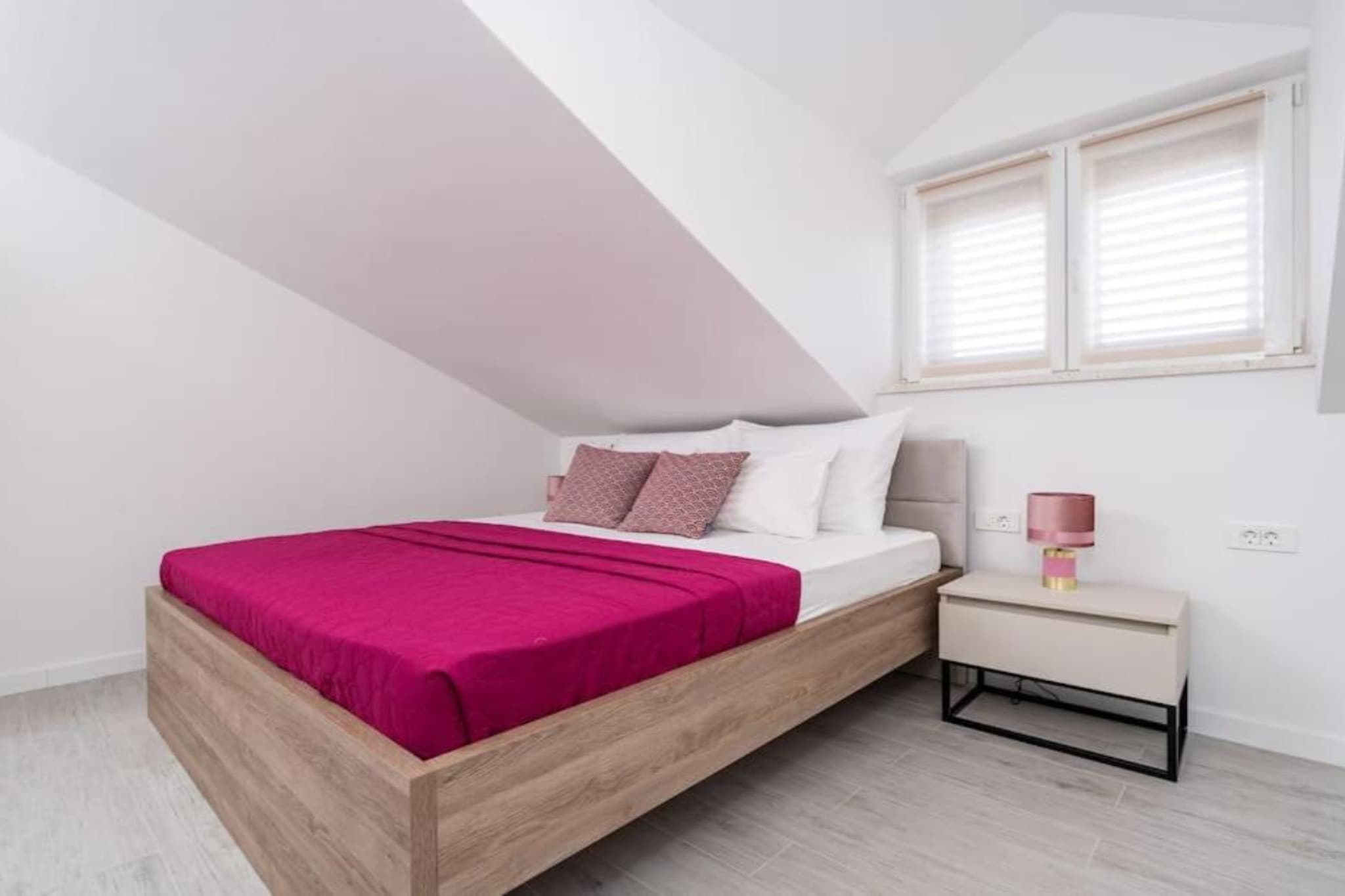 Friends & Family Home - Four Bedrooms Apartment-Schlafzimmer