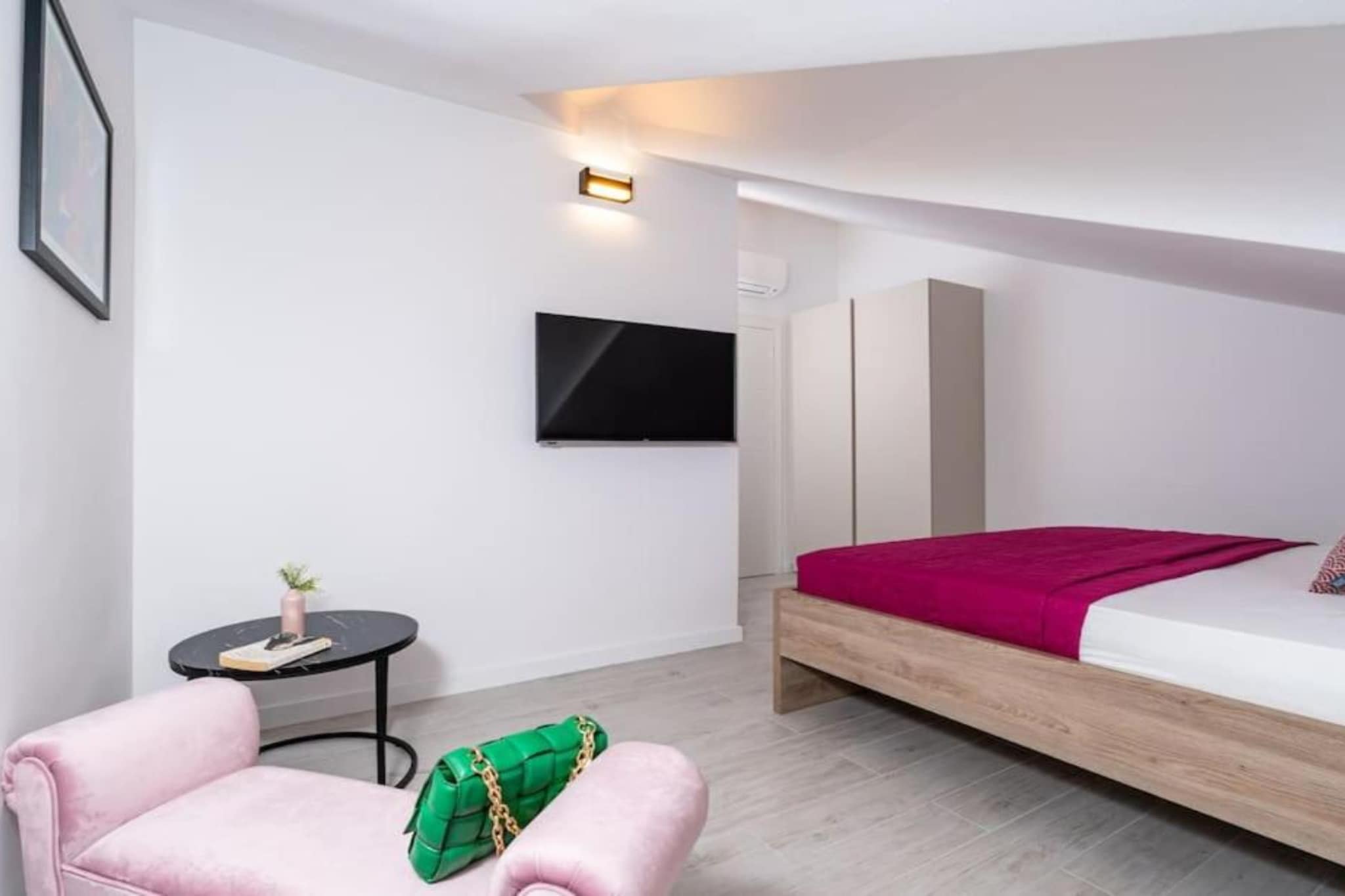 Friends & Family Home - Four Bedrooms Apartment-Schlafzimmer