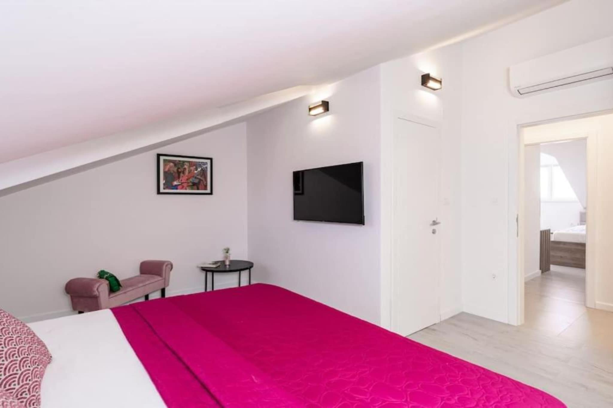 Friends & Family Home - Four Bedrooms Apartment-Schlafzimmer