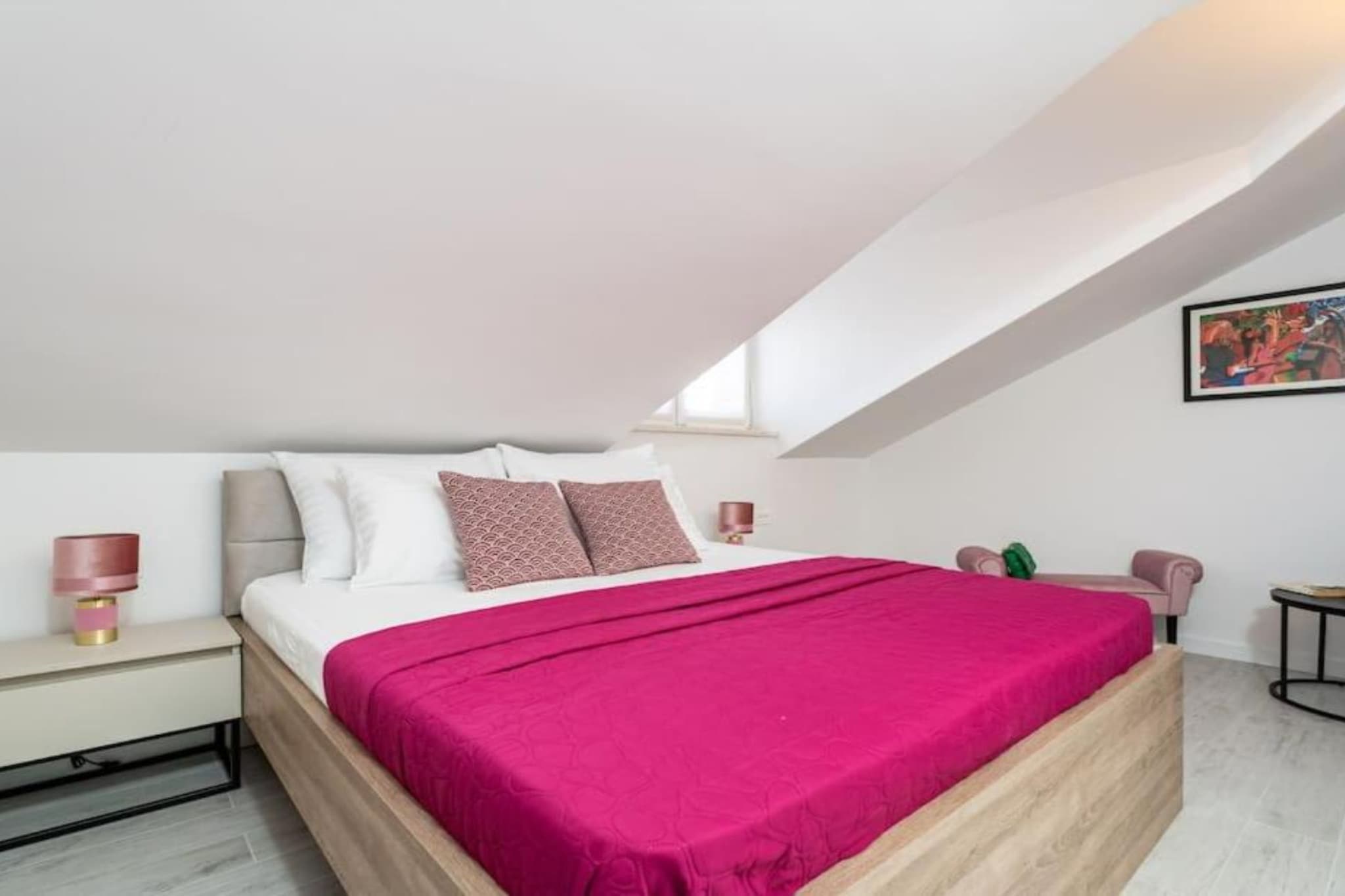 Friends & Family Home - Four Bedrooms Apartment-Schlafzimmer