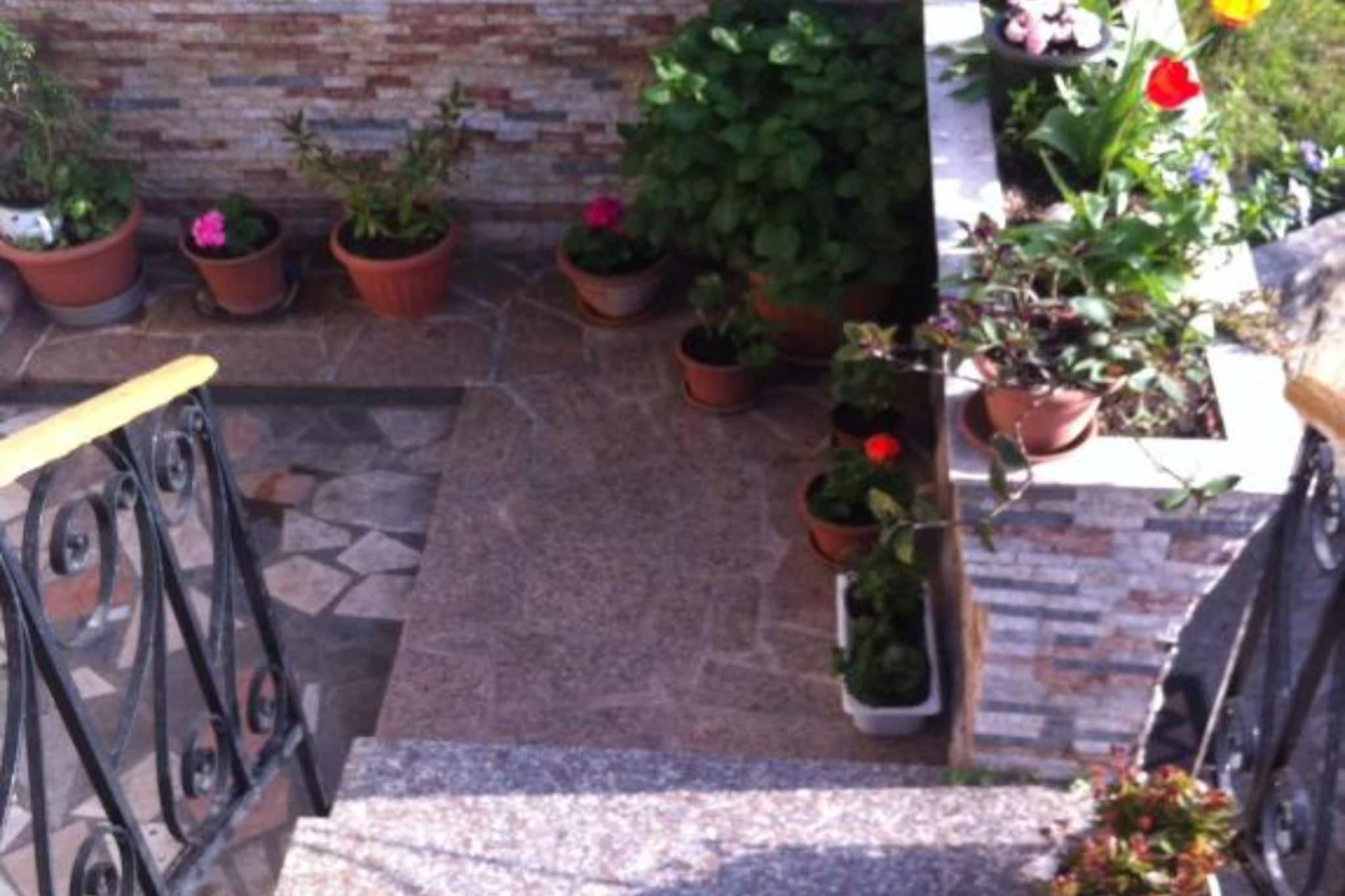 Apartment Magdic - Two Bedroom Apartment with Terrace-Außenbereich