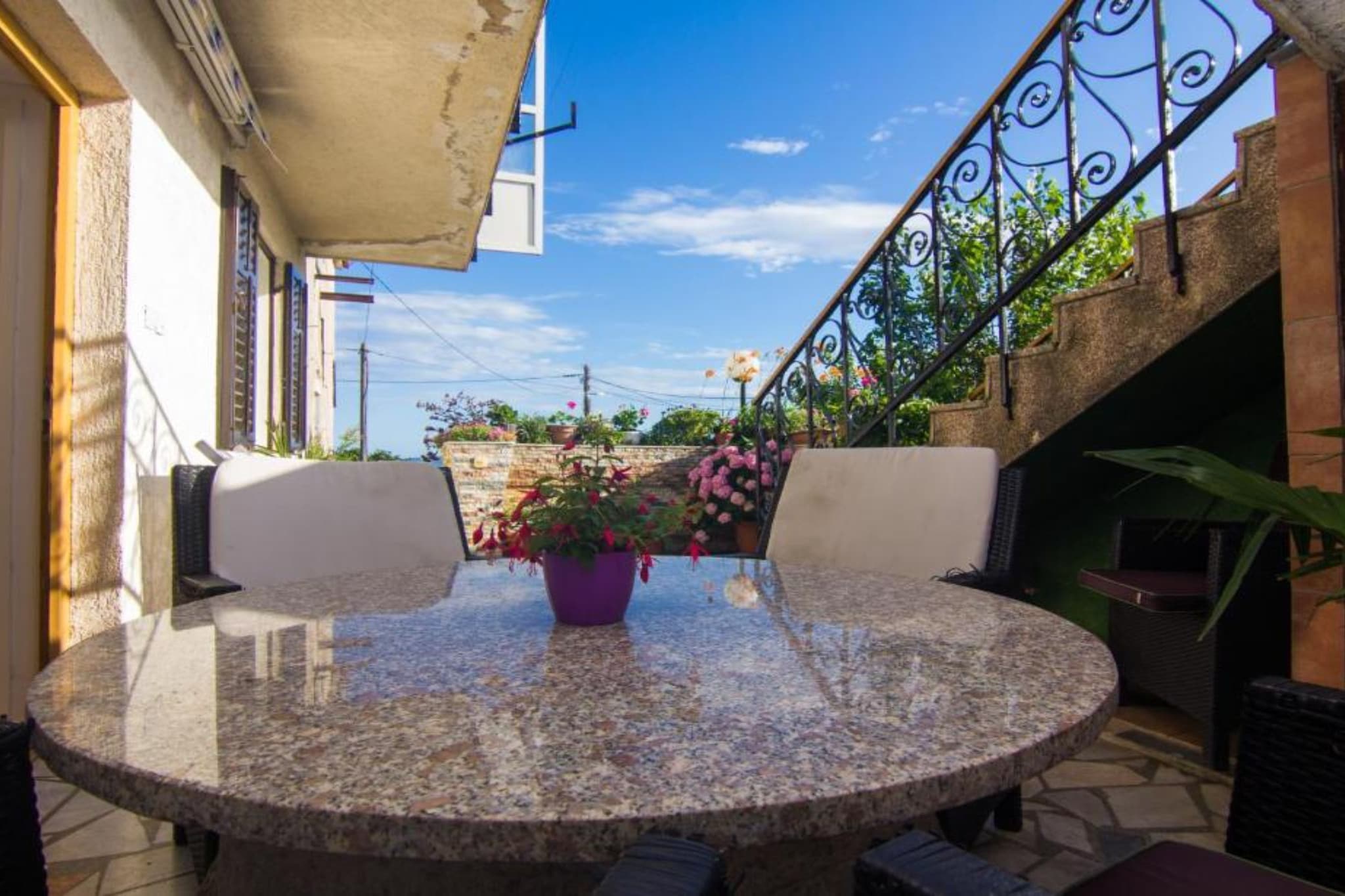 Apartment Magdic - Two Bedroom Apartment with Terrace-Terrasse