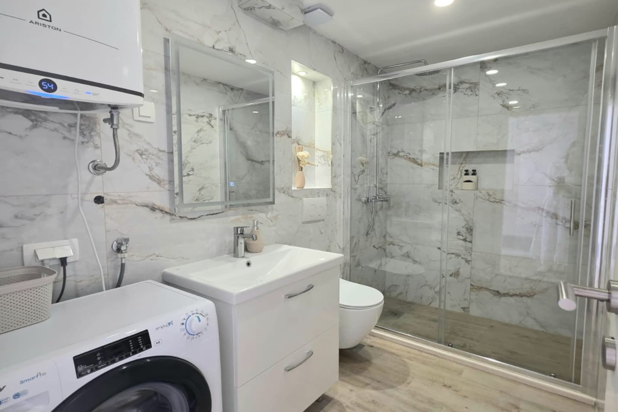 Penthouse Apartment Dijana - One Bedroom Apartment with Terrace-Badezimmer