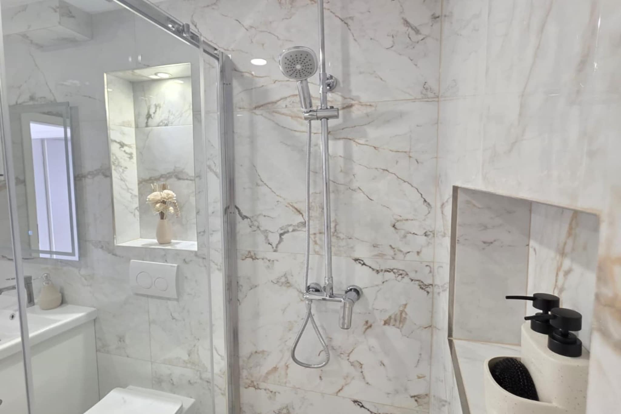 Penthouse Apartment Dijana - One Bedroom Apartment with Terrace-Badezimmer