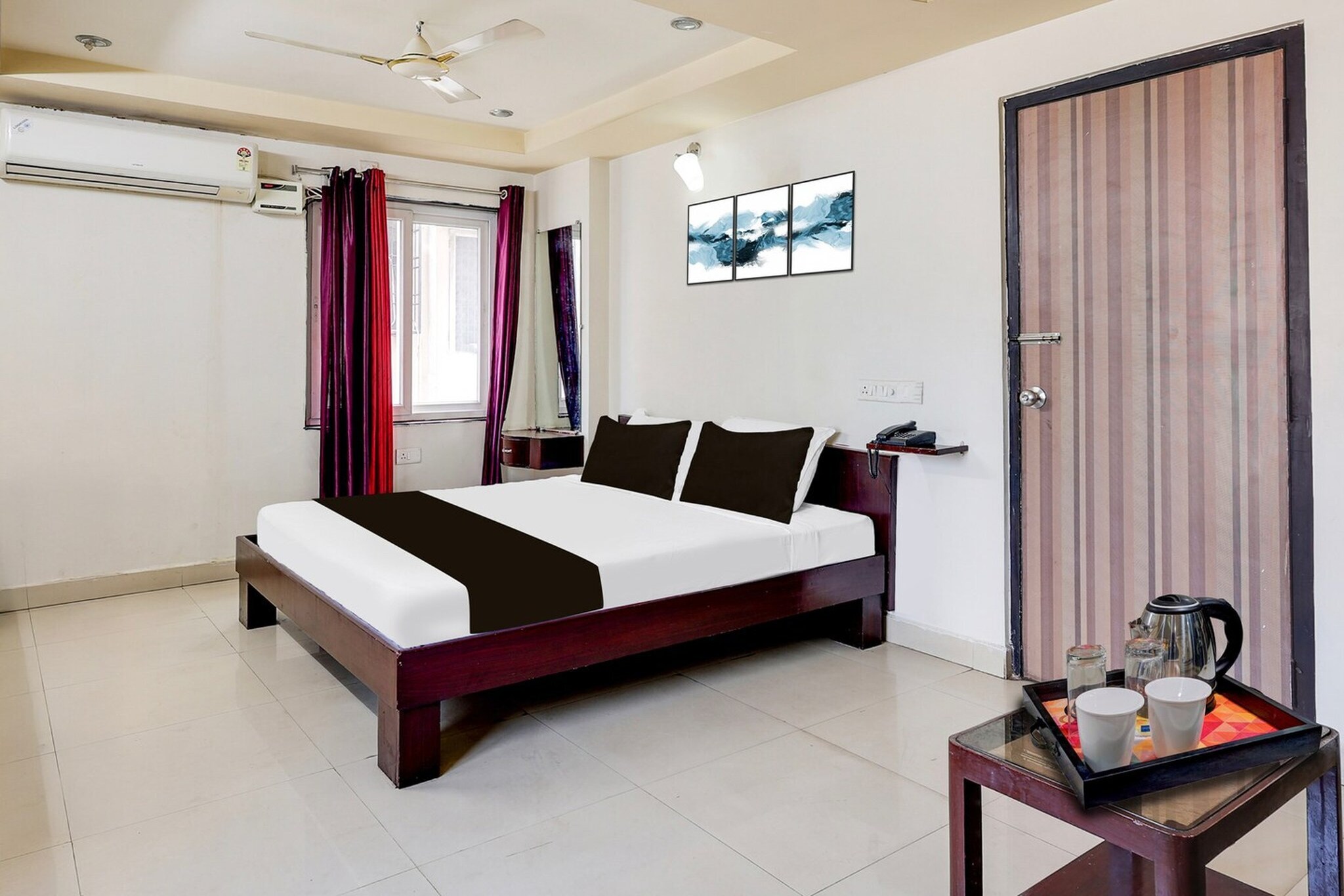 Comfortable Accommodations: Collection O Visakhapatnam Railway Station in Visakhapatnam offers family rooms with air-conditioning, private bathrooms, work desks, and seating areas. Each room includes free toiletries, a bath or shower, TV, tiled floors, and a wardrobe.
Essential Facilities: Guests enjoy free WiFi throughout the property, a lift, 24-hour front desk, housekeeping service, room service, and luggage storage. Additional amenities include a work desk, seating area, and TV.
Convenient Location: Located 6 km from Visakhapatnam Airport, the hotel is near attractions such as Dolphins Nose Park (8 km), Indira Gandhi Zoological Park (26 km), and Kailasagiri Train Station (25 km).
Unmarried couples are warmly welcome at this property.
Guests with local ID proof are warmly welcome.
Early Check-In Policy: A full day’s room rate will be charged for check-ins before 6:00 AM. Complimentary early check-in is available between 6:00 AM and 10:00 AM, subject to room availability.
Check-in is only available to guests aged 18 and above. Please provide a government-issued ID to confirm your age.