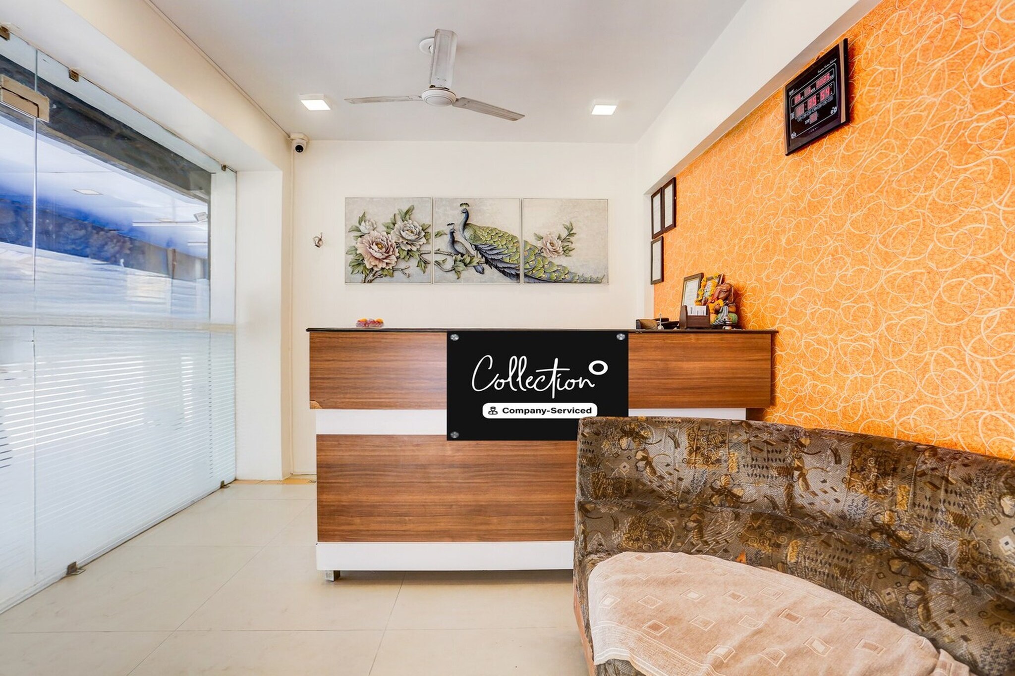 Ground floor: (bedroom(double bed, TV, seating area, air conditioning, Towels incl., telephone), bathroom(bathtub or shower, shower, washbasin, toilet, shampoo, body soap, hot water), lift)