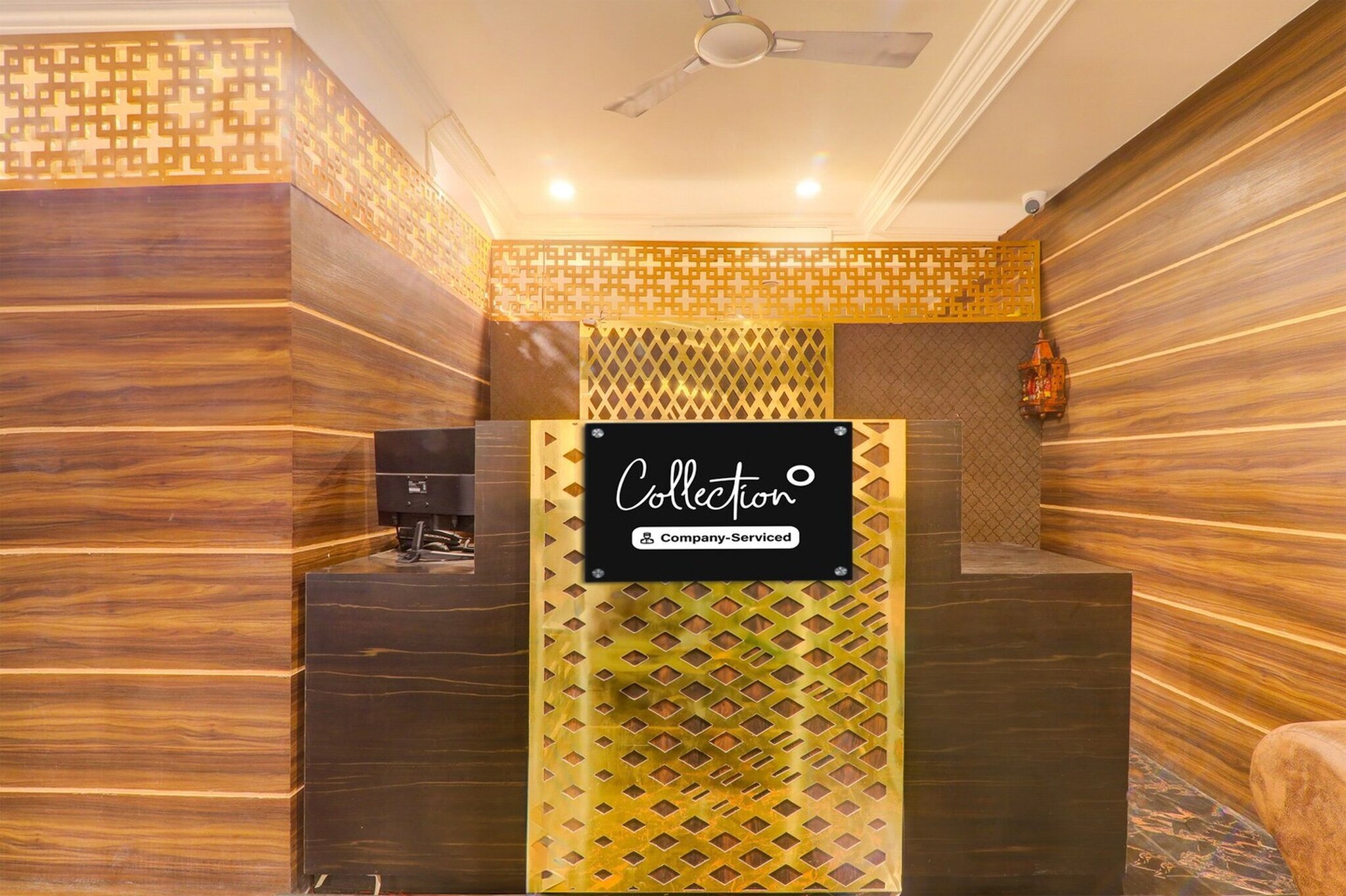 Ground floor: (bedroom(double bed, TV, seating area, air conditioning, Towels incl., telephone, Floor mattress), bathroom(bathtub or shower, shower, washbasin, toilet, shampoo, body soap, hot water))