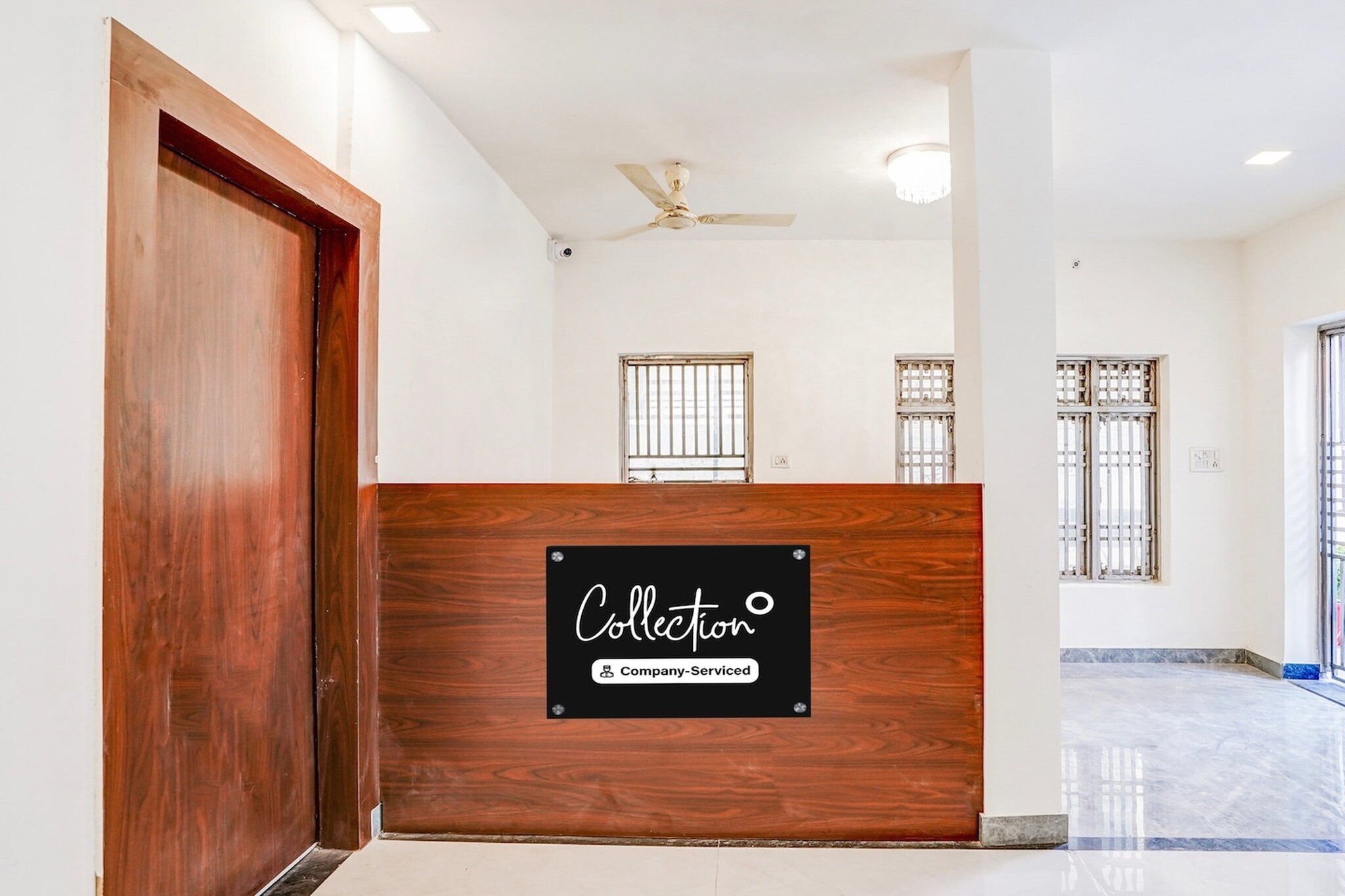 Ground floor: (bedroom(double bed, TV, seating area, air conditioning, Towels incl., Laundry Package incl., telephone, Floor mattress), bathroom(bathtub or shower, shower, washbasin, toilet, shampoo, body soap, hot water))