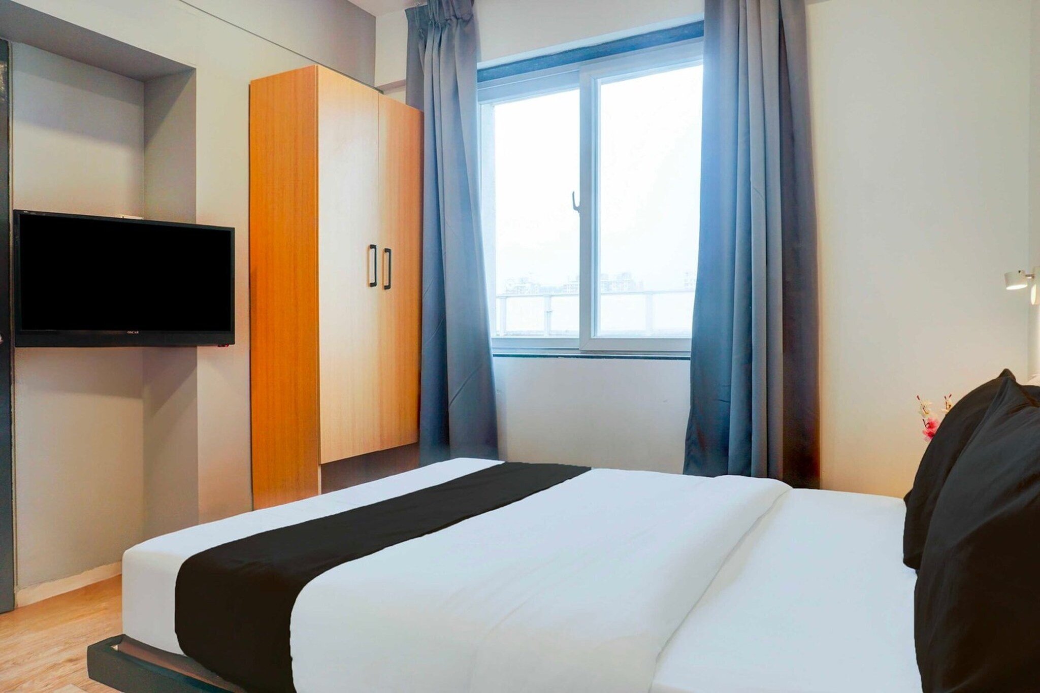 Situated within 9.3 km of University of Pune and 12 km of Pataleshwar Cave Temple, Collection O Balewadi features rooms with air conditioning and a private bathroom in Pune. This 2-star hotel offers room service, a 24-hour front desk and free WiFi. The hotel has family rooms.

All rooms at the hotel are fitted with a seating area, a flat-screen TV with satellite channels and a private bathroom with free toiletries and a bath or shower. The rooms have a desk.

Fergusson College is 12 km from Collection O Balewadi, while Srimant Dagadusheth Halwai Ganapati Temple is 13 km from the property. Pune International Airport is 21 km away.

Unmarried couples are warmly welcome at this property.
Guests with local ID proof are warmly welcome.

Early Check-In Policy: A full day’s room rate will be charged for check-ins before 6:00 AM. Complimentary early check-in is available between 6:00 AM and 10:00 AM, subject to room availability.
Check-in is only available to guests aged 18 and above. Please provide a government-issued ID to confirm your age.
