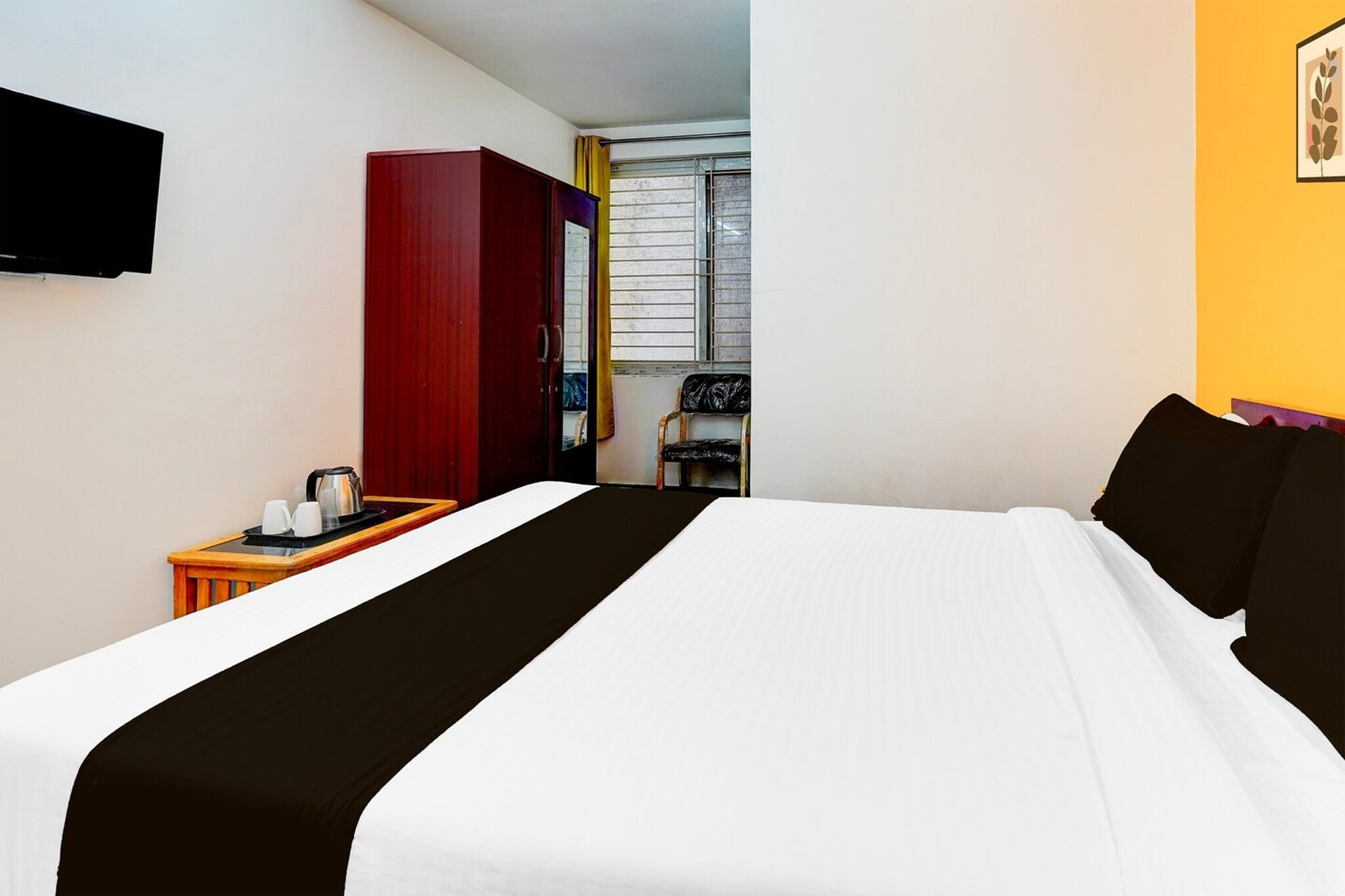 Comfortable Accommodations: Super Collection O Banaswadi in Bangalore offers comfortable rooms with private bathrooms, work desks, and seating areas. Each room features tiled floors, free toiletries, and a TV.

Essential Facilities: Guests enjoy free WiFi throughout the property, a lounge, lift, and shared kitchen. The hotel provides a relaxing environment with a seating area and a TV.

Convenient Location: Located 31 km from Kempegowda International Airport, the hotel is near Commercial Street (7 km), Bangalore Palace (10 km), and Cubbon Park (10 km). Reception staff speak English and Hindi.

Unmarried couples are warmly welcome at this property.

Guests with local ID proof are warmly welcome.

Early Check-In Policy: A full day’s room rate will be charged for check-ins before 6:00 AM. Complimentary early check-in is available between 6:00 AM and 10:00 AM, subject to room availability.

Check-in is only available to guests aged 18 and above. Please provide a government-issued ID to confirm your age.

