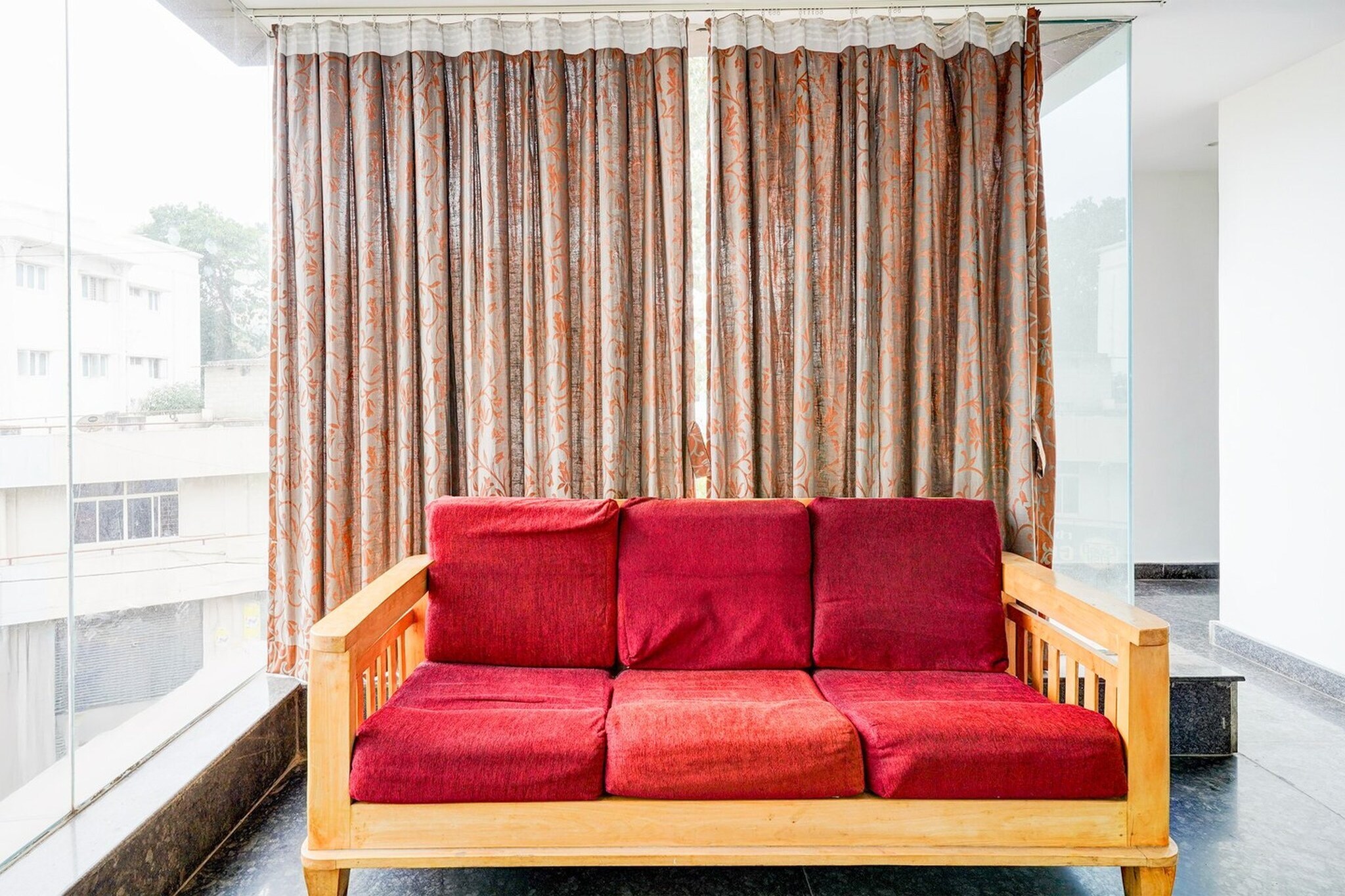 Ground floor: (bedroom(double bed, TV, seating area, air conditioning, Towels incl., telephone), bathroom(bathtub or shower, shower, washbasin, toilet, shampoo, body soap, hot water), lift)