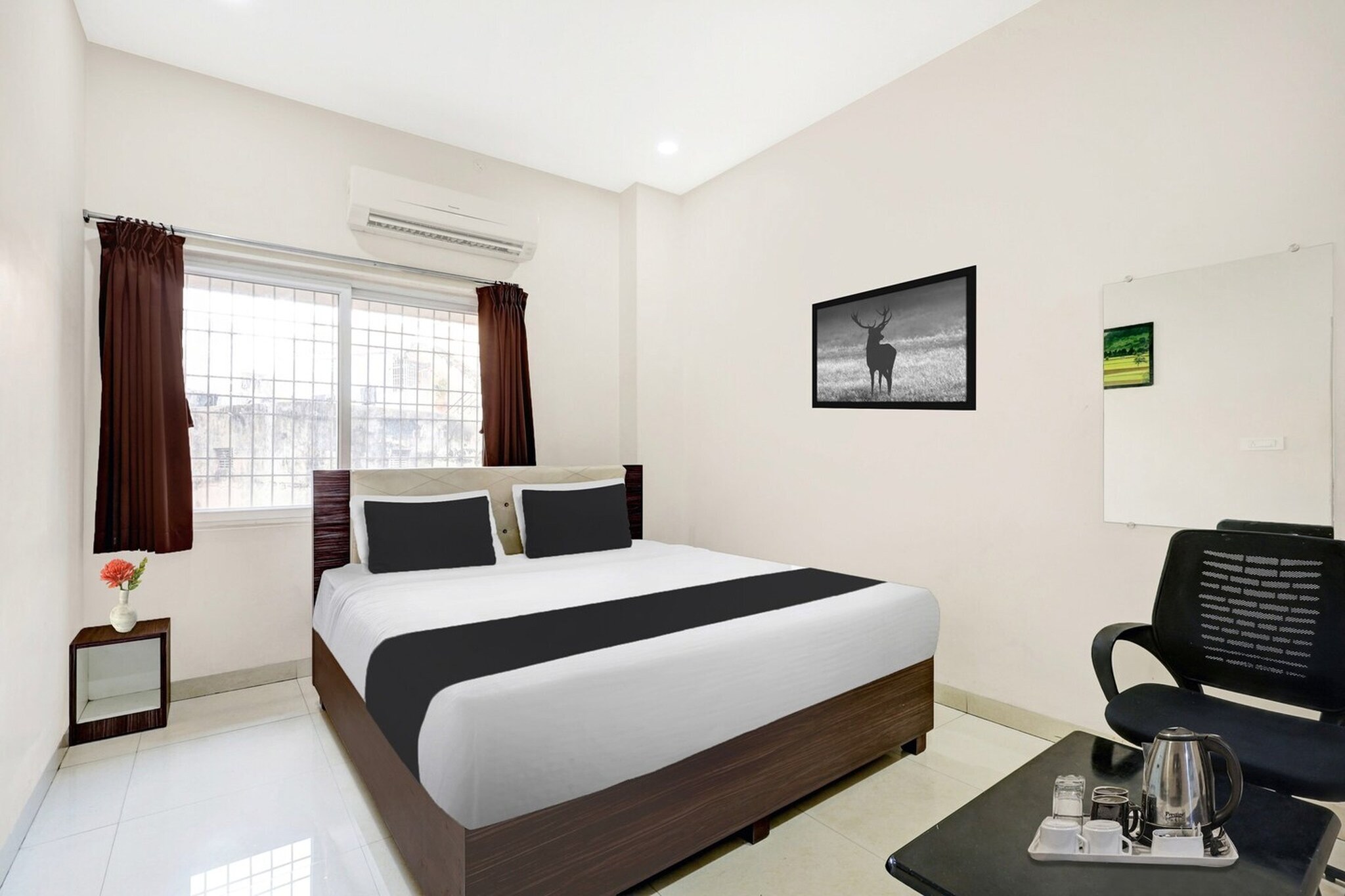 Comfortable Accommodations: Super Collection O Dabagardens Near Beach Road in Visakhapatnam offers family rooms with air-conditioning, TV, and free WiFi throughout the property.
Dining Experience: The family-friendly restaurant serves Indian cuisine for lunch and dinner in a welcoming ambience.
Convenient Facilities: Guests enjoy a lounge, lift, 24-hour front desk, shared kitchen, and free on-site private parking.
Prime Location: Located 11 km from Visakhapatnam Airport, the hotel is an 8-minute walk from Daba Gardens and near attractions such as Ramakrishna Beach and Indira Gandhi Zoological Park.
Guest Satisfaction: Highly rated for its attentive staff, comfortable rooms, and impeccable cleanliness.
Unmarried couples are warmly welcome at this property.
Guests with local ID proof are warmly welcome.
Apologies, but we are currently unable to host foreign nationals at this property.
Early Check-In Policy: A full day’s room rate will be charged for check-ins before 6:00 AM. Complimentary early check-in is available between 6:00 AM and 10:00 AM, subject to room availability.
Check-in is only available to guests aged 18 and above. Please provide a government-issued ID to confirm your age.