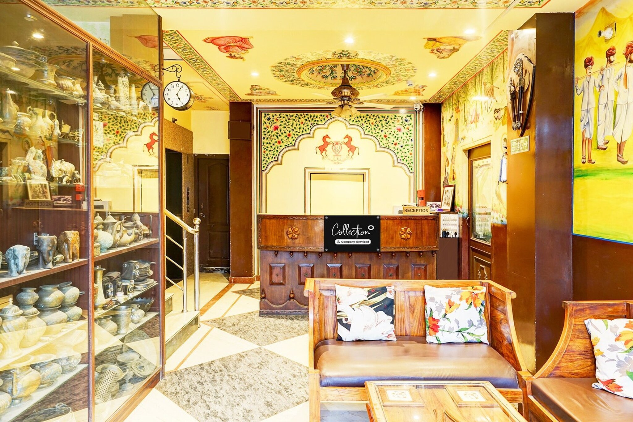 Ground floor: (bedroom(double bed, TV, seating area, balcony, air conditioning, Towels incl., Laundry Package incl., telephone, Floor mattress), bathroom(bathtub or shower, shower, washbasin, toilet, shampoo, body soap, hot water), bar, bar, balcony, balcony, parking, lift)