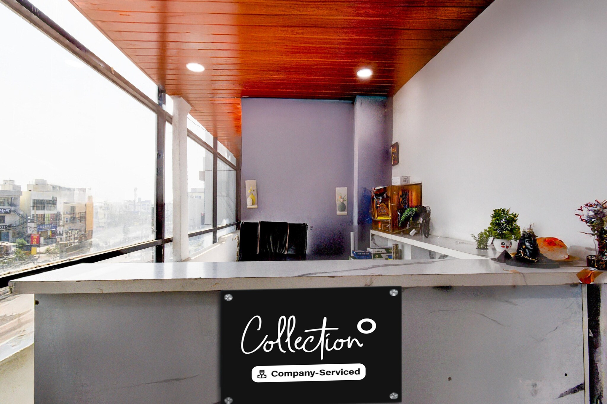 Ground floor: (bedroom(double bed, TV, seating area, air conditioning, Towels incl., telephone), bathroom(bathtub or shower, shower, washbasin, toilet, shampoo, body soap, hot water), Parking, lift)