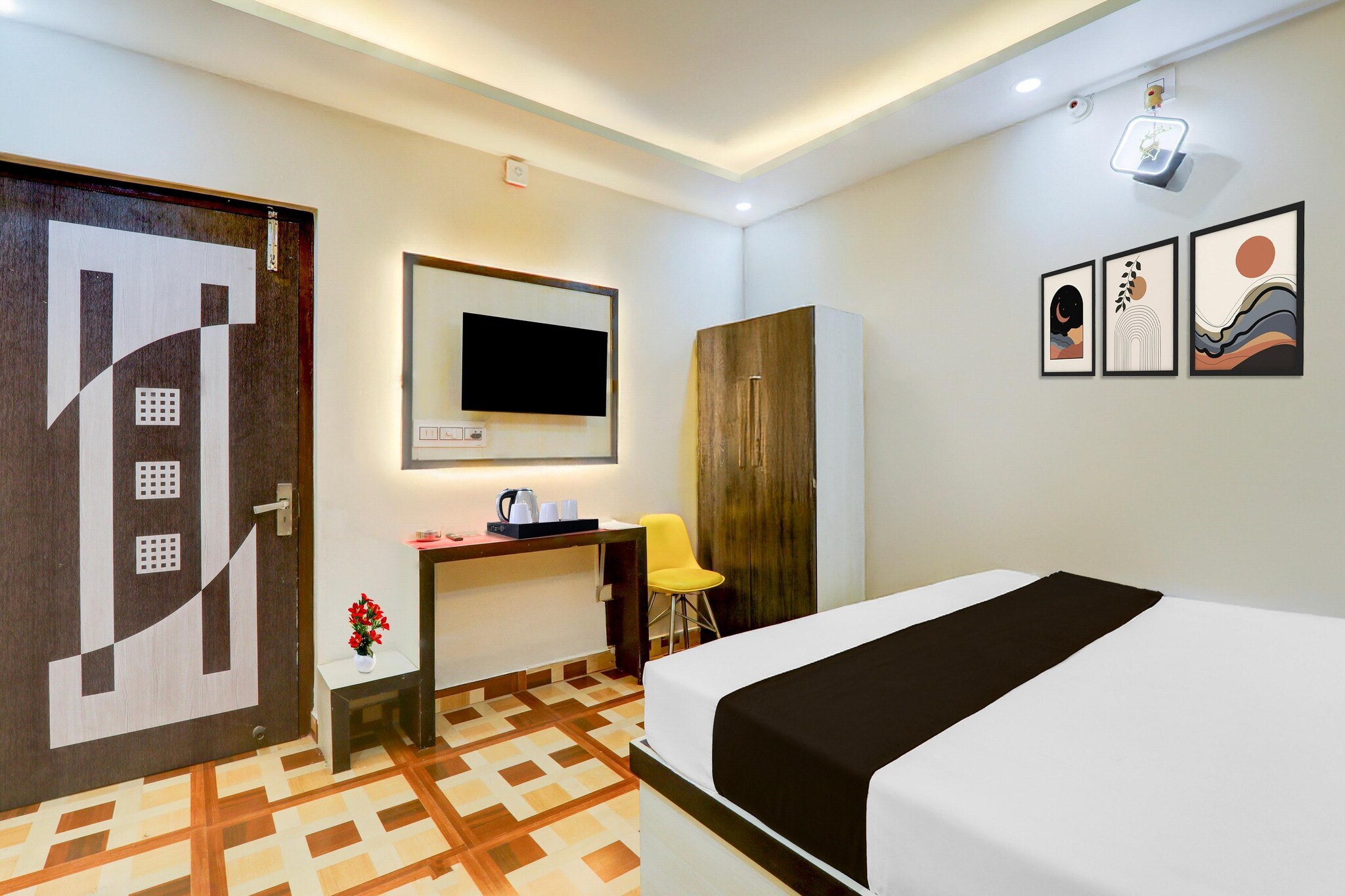 Comfortable Accommodations: Super Collection O Jagdeo Path Patna in Patna offers family rooms with air-conditioning, private bathrooms, work desks, and seating areas. Each room includes free toiletries, bath or shower, TV, and tiled floors.

Essential Facilities: Guests enjoy free WiFi throughout the property, a lift, 24-hour front desk, housekeeping service, room service, and luggage storage. Additional amenities include a work desk, seating area, and wardrobe.

Dining Options: An à la carte breakfast is available each morning. The hotel provides a comfortable environment for relaxation and convenience.

Location and Attractions: Located 3 km from Jay Prakash Narayan Airport and 9 km from Patna Railway Station, the hotel is situated in Patna. Nearby attractions include Rajnath Residency and Bailey Road.


Unmarried couples are warmly welcome at this property.

Guests with local ID proof are warmly welcome.

Early Check-In Policy: A full day’s room rate will be charged for check-ins before 6:00 AM. Complimentary early check-in is available between 6:00 AM and 10:00 AM, subject to room availability.
Check-in is only available to guests aged 18 and above. Please provide a government-issued ID to confirm your age.
