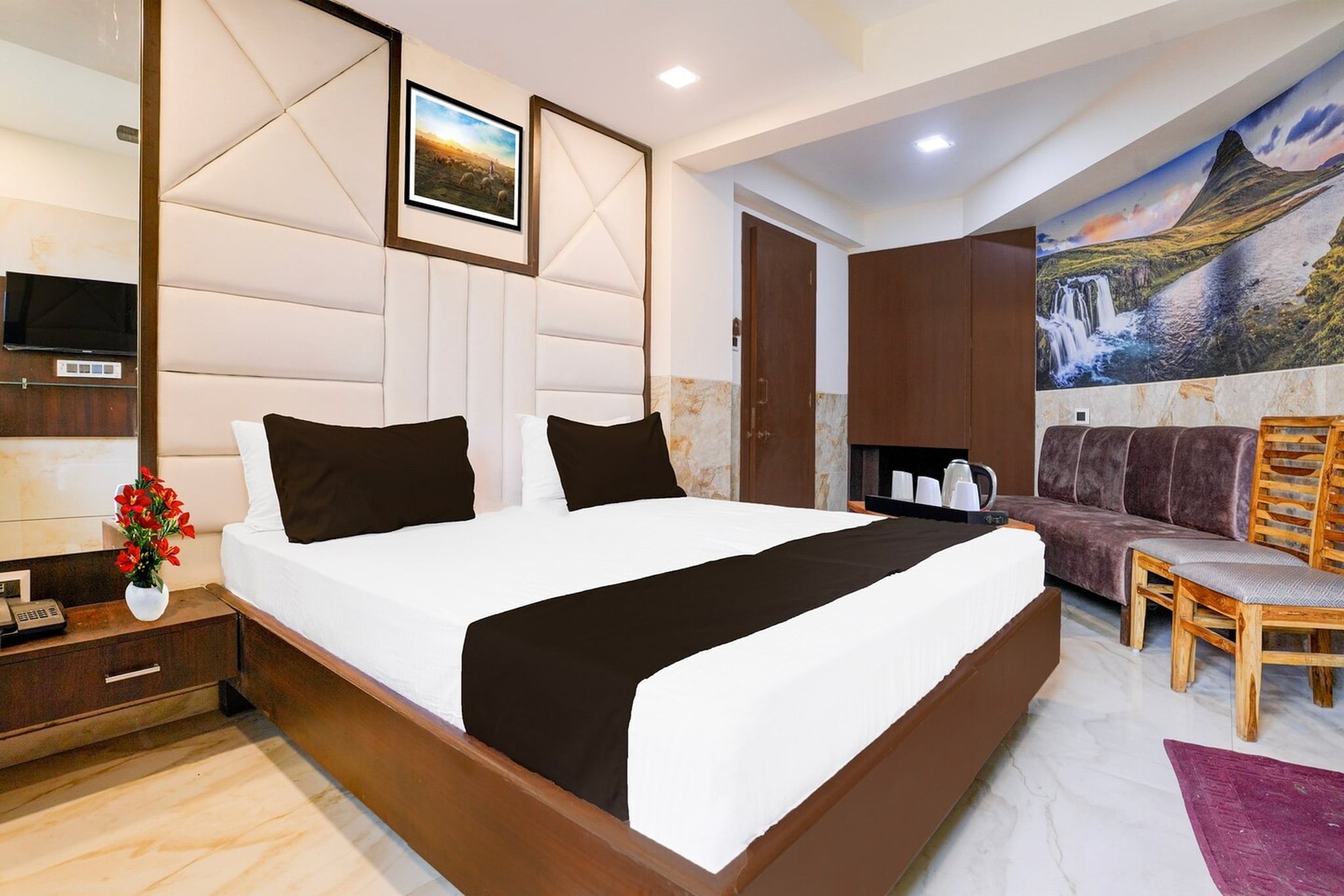 Comfortable Accommodations: Super Collection O Kalyan East in Mumbai offers family rooms with air-conditioning, private bathrooms, work desks, and seating areas. Each room includes free toiletries, a bath or shower, TV, and tiled floors.

Essential Facilities: Guests enjoy free WiFi throughout the property, a lift, 24-hour front desk, housekeeping service, room service, and luggage storage. Additional amenities include a work desk, seating area, and wardrobe.

Convenient Location: Located 43 km from Chhatrapati Shivaji International Airport, the hotel is near attractions such as Indian Institute of Technology, Bombay (38 km), Powai Lake (40 km), and Phoenix Market City Mall (43 km).


Unmarried couples are warmly welcome at this property.

Guests with local ID proof are warmly welcome.

Early Check-In Policy: A full dayâ€™s room rate will be charged for check-ins before 6:00 AM. Complimentary early check-in is available between 6:00 AM and 10:00 AM, subject to room availability.
Check-in is only available to guests aged 18 and above. Please provide a government-issued ID to confirmÂ yourÂ age.
