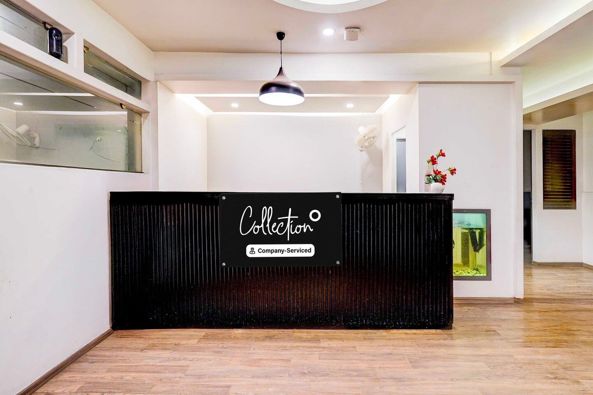 Ground floor: (bedroom(double bed, TV, seating area, air conditioning, Towels incl., telephone), bathroom(bathtub or shower, shower, washbasin, toilet, shampoo, body soap, hot water), Parking, lift)