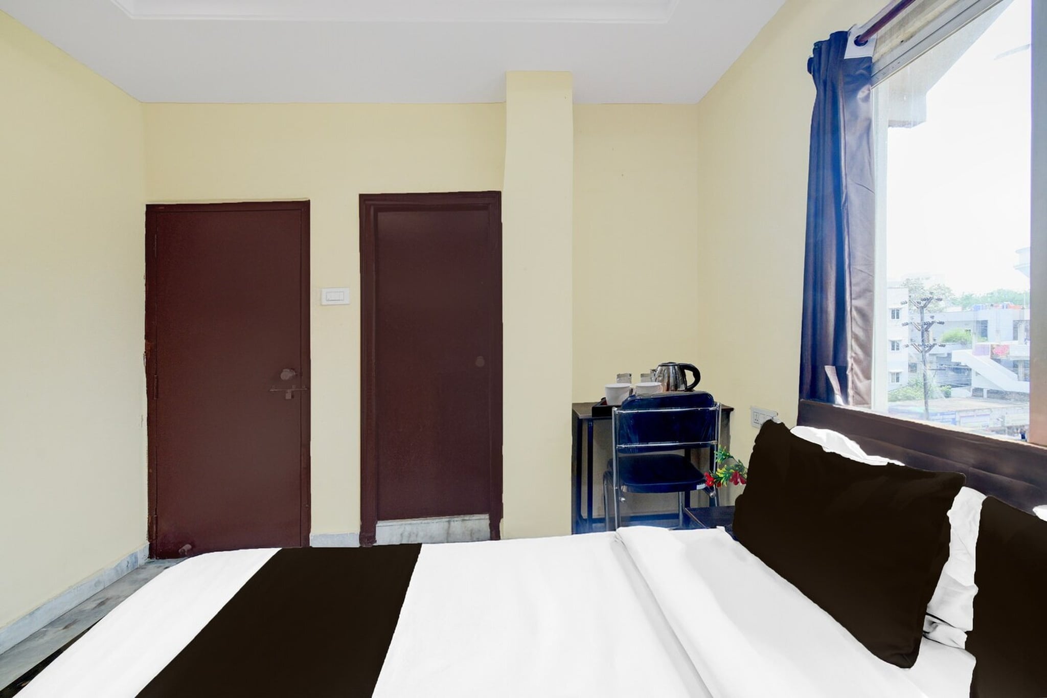Located within 10 km of Charminar and 11 km of Mecca Masjid, Collection O Kothapet Near Omini Hospital� provides rooms with air conditioning and a private bathroom in Upal. Among the facilities at this property are room service and a 24-hour front desk, along with free WiFi throughout the property. The property is non-smoking and is situated 11 km from Chowmahalla Palace.
All units at the hotel are equipped with a seating area, a flat-screen TV with satellite channels and a private bathroom with free toiletries and a bath or shower. All guest rooms will provide guests with a fridge.
A continental breakfast is available at Collection O Kothapet Near Omini Hospital�.
AP State Archaeology Museum is 11 km from the accommodation, while Ravindra Bharathi is 12 km away. Rajiv Gandhi International Airport is 24 km from the property.
Unmarried couples are warmly welcome at this property.
Guests with local ID proof are warmly welcome.
Early Check-In Policy: A full day’s room rate will be charged for check-ins before 6:00 AM. Complimentary early check-in is available between 6:00 AM and 10:00 AM, subject to room availability.
Check-in is only available to guests aged 18 and above. Please provide a government-issued ID to confirm your age.
