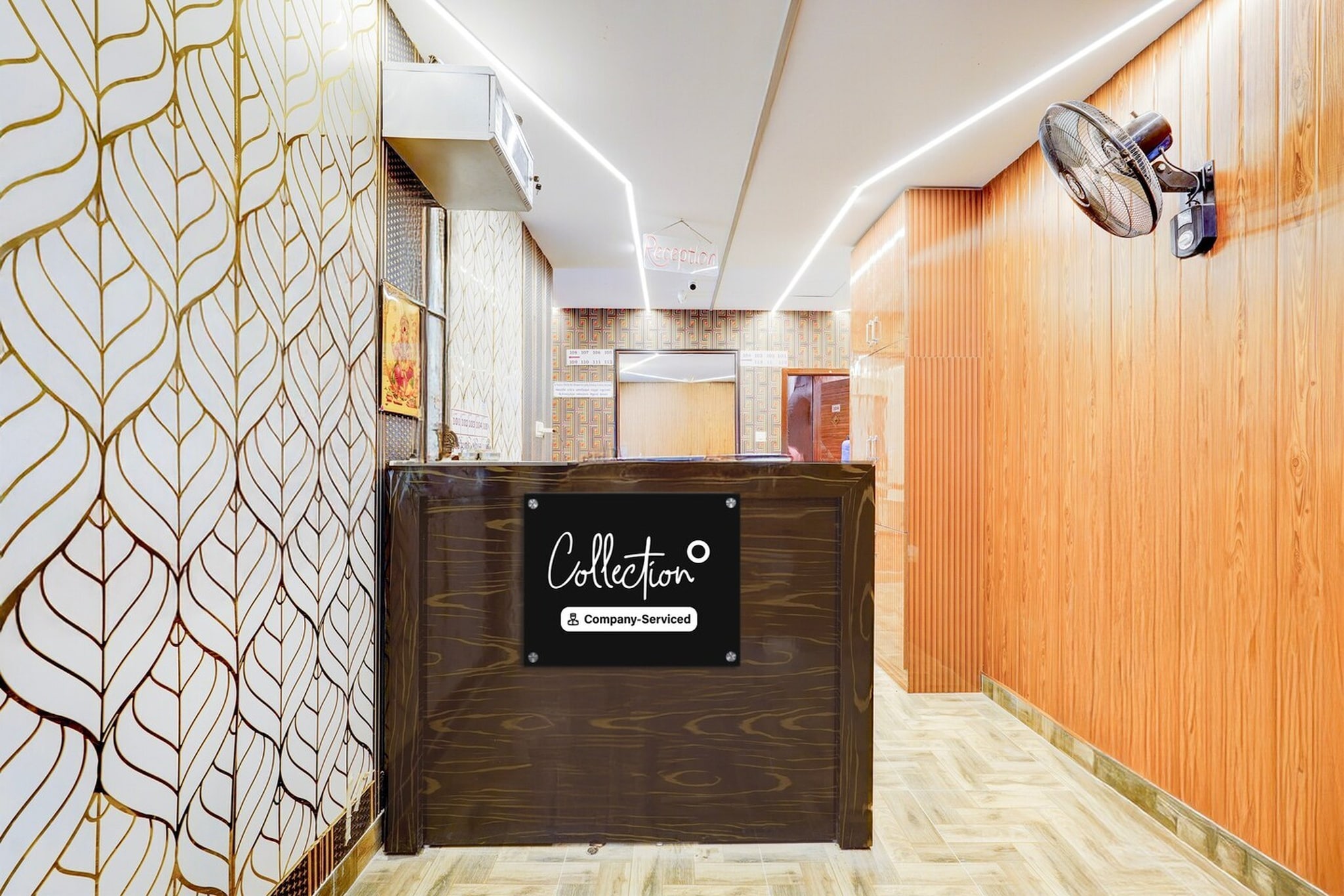 Ground floor: (bedroom(double bed, TV, seating area, air conditioning, Towels incl., telephone), bathroom(bathtub or shower, shower, washbasin, toilet, shampoo, body soap, hot water), parking)