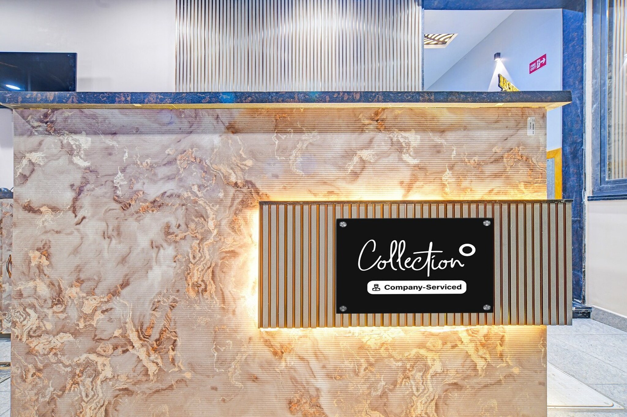 Ground floor: (bedroom(double bed, TV, seating area, air conditioning, Towels incl., telephone, Floor mattress), bathroom(bathtub or shower, shower, washbasin, toilet, shampoo, body soap, hot water), parking, lift)