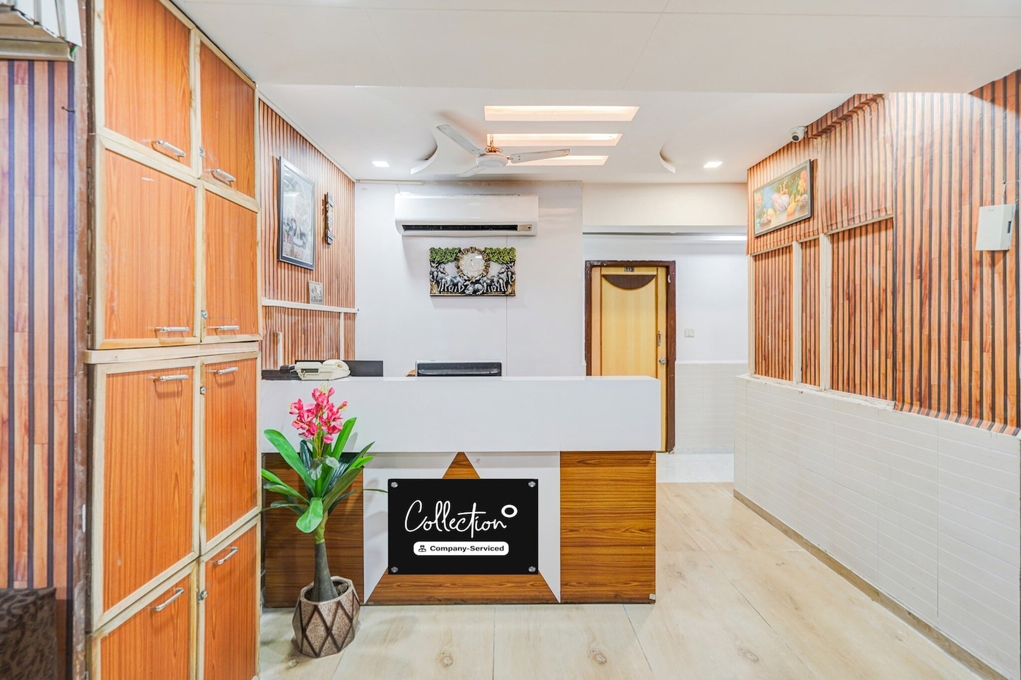 Ground floor: (bedroom(double bed, TV, seating area, air conditioning, Towels incl., telephone, Floor mattress), bathroom(bathtub or shower, shower, washbasin, toilet, shampoo, body soap, hot water), parking, Laundry Package for a fee)