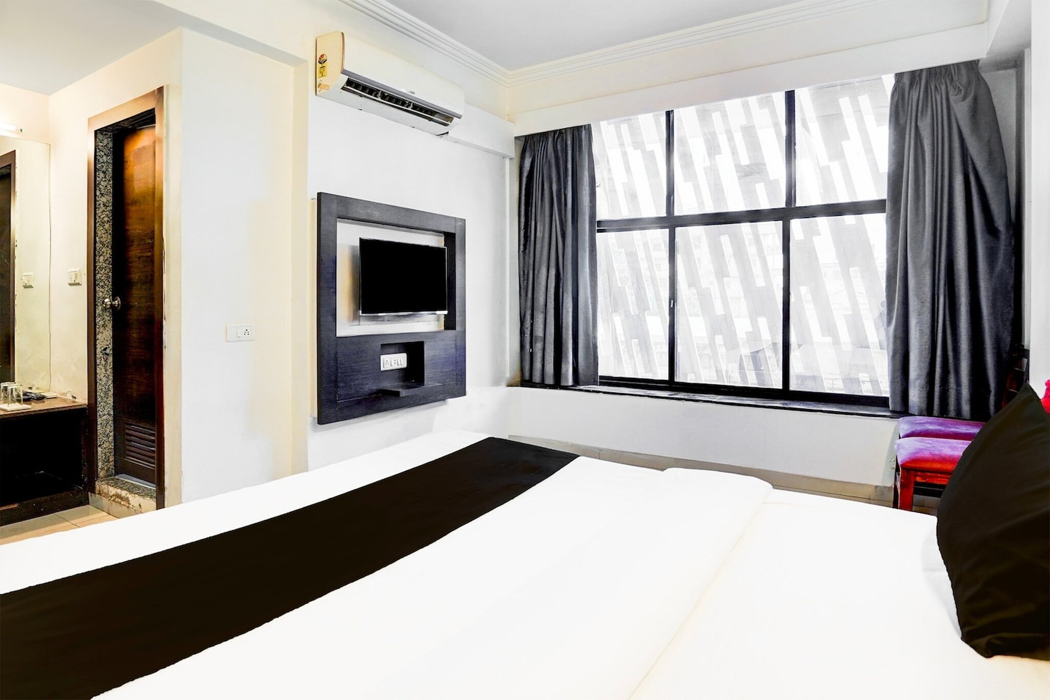 Comfortable Accommodations: Super Collection O Maninagar Formerly Park Land in Ahmedabad offers family rooms with air-conditioning, private bathrooms, work desks, and seating areas. Each room includes free toiletries, bath or shower, TV, and wardrobe.
Essential Facilities: Guests enjoy free WiFi, a 24-hour front desk, housekeeping service, room service, and luggage storage. The hotel provides continental and à la carte breakfast options.
Convenient Location: Located 10 km from Sardar Vallabhbhai Patel International Airport, the hotel is 2 km from Kankaria Lake. Nearby attractions include Gandhi Ashram (10 km) and IIM (12 km).
Unmarried couples are warmly welcome at this property.
Guests with local ID proof are warmly welcome.
Early Check-In Policy: A full day’s room rate will be charged for check-ins before 6:00 AM. Complimentary early check-in is available between 6:00 AM and 10:00 AM, subject to room availability.
Check-in is only available to guests aged 18 and above. Please provide a government-issued ID to confirm your age.