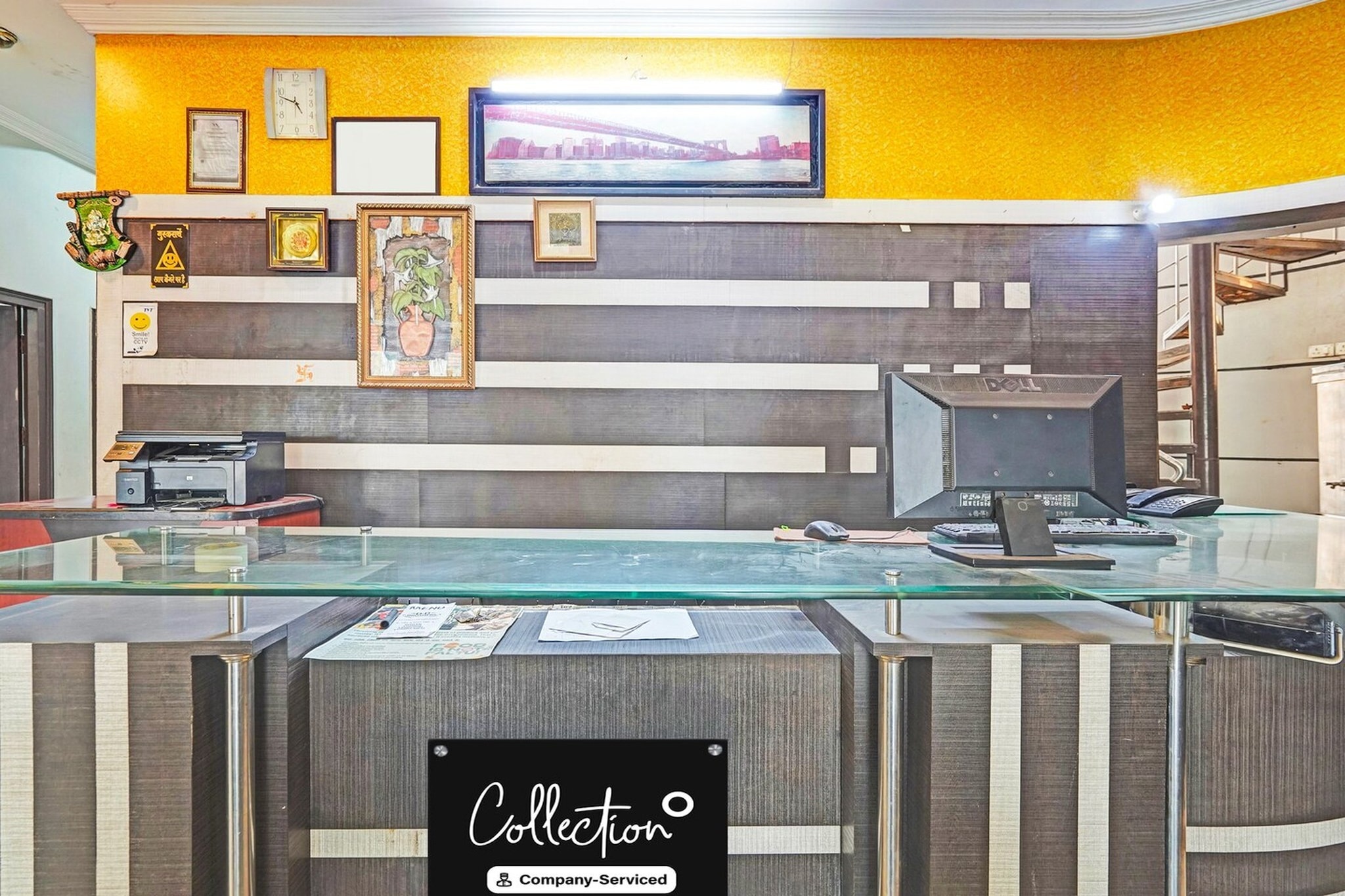 Ground floor: (bedroom(double bed, TV, seating area, air conditioning, Towels incl., telephone), bathroom(bathtub or shower, shower, washbasin, toilet, shampoo, body soap, hot water), parking)