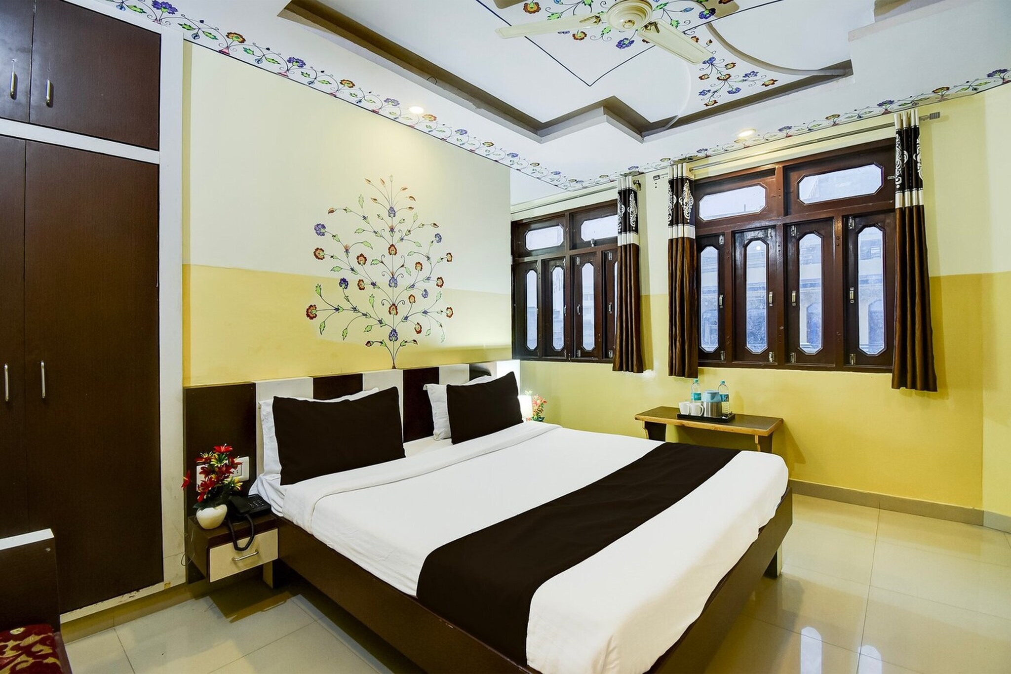 Comfortable Accommodations: Super Collection O Ramgarh Mod Near Hawa Mahal Formerly Hotel NG Palace in Jaipur offers family rooms with air-conditioning, TV, and free WiFi throughout the property.

Dining and Amenities: Guests can enjoy a restaurant and lounge, along with a 24-hour front desk, housekeeping service, room service, meeting rooms, and luggage storage.

Prime Location: Located 16 km from Jaipur International Airport, the hotel is a 16-minute walk from Jalmahal. Nearby attractions include Jantar Mantar, City Palace, and Hawa Mahal.

Unmarried couples are warmly welcome at this property.	
Guests with local ID proof are warmly welcome.	
Apologies, but we are currently unable to host foreign nationals at this property.
Early Check-In Policy: A full dayç—´ room rate will be charged for check-ins before 6:00 AM. Complimentary early check-in is available between 6:00 AM and 10:00 AM, subject to room availability.
Check-in is only available to guests aged 18 and above. Please provide a government-issued ID to confirmÂ yourÂ age.
